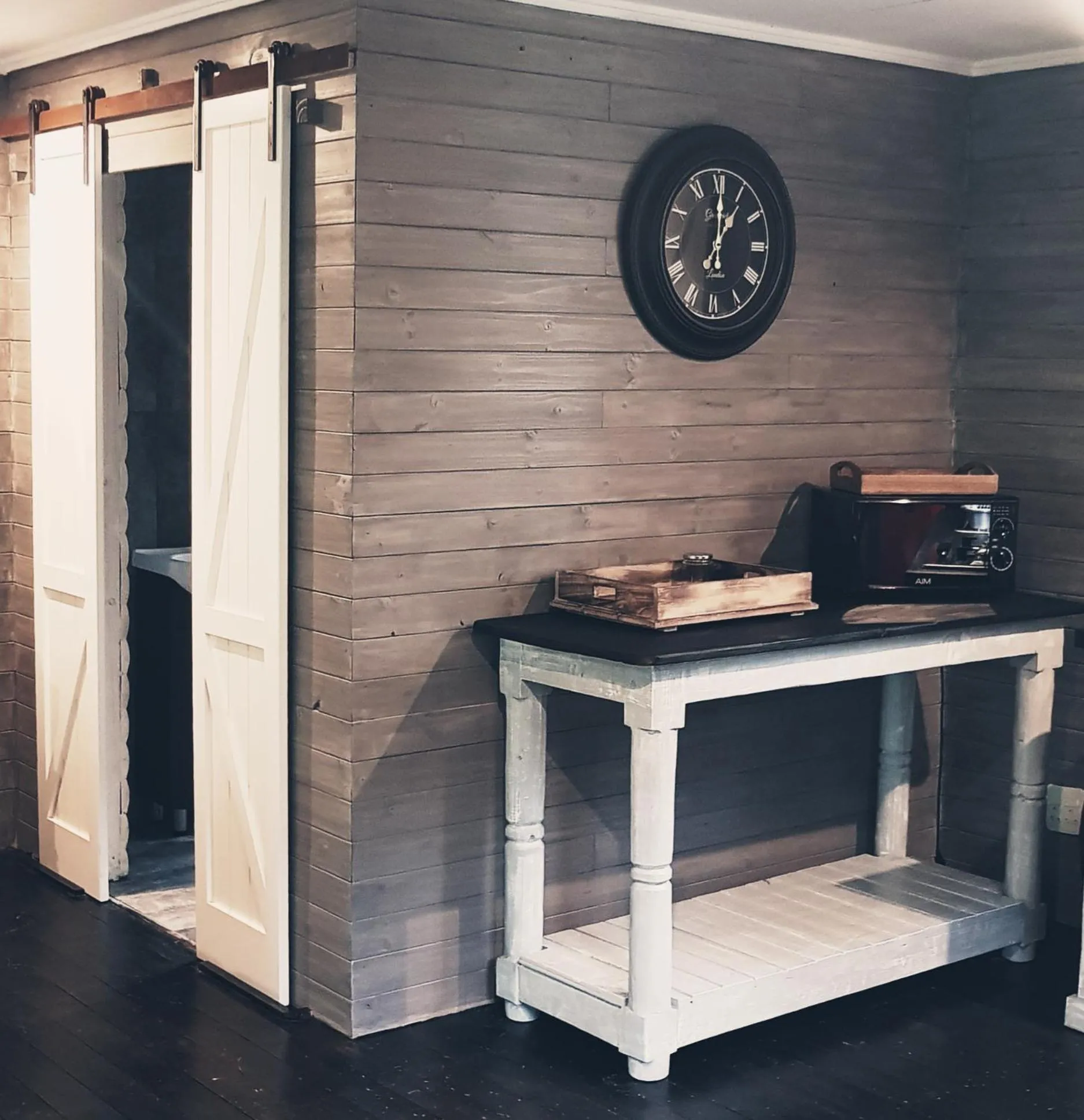 Kitchen or kitchenette in River Rock Lodge