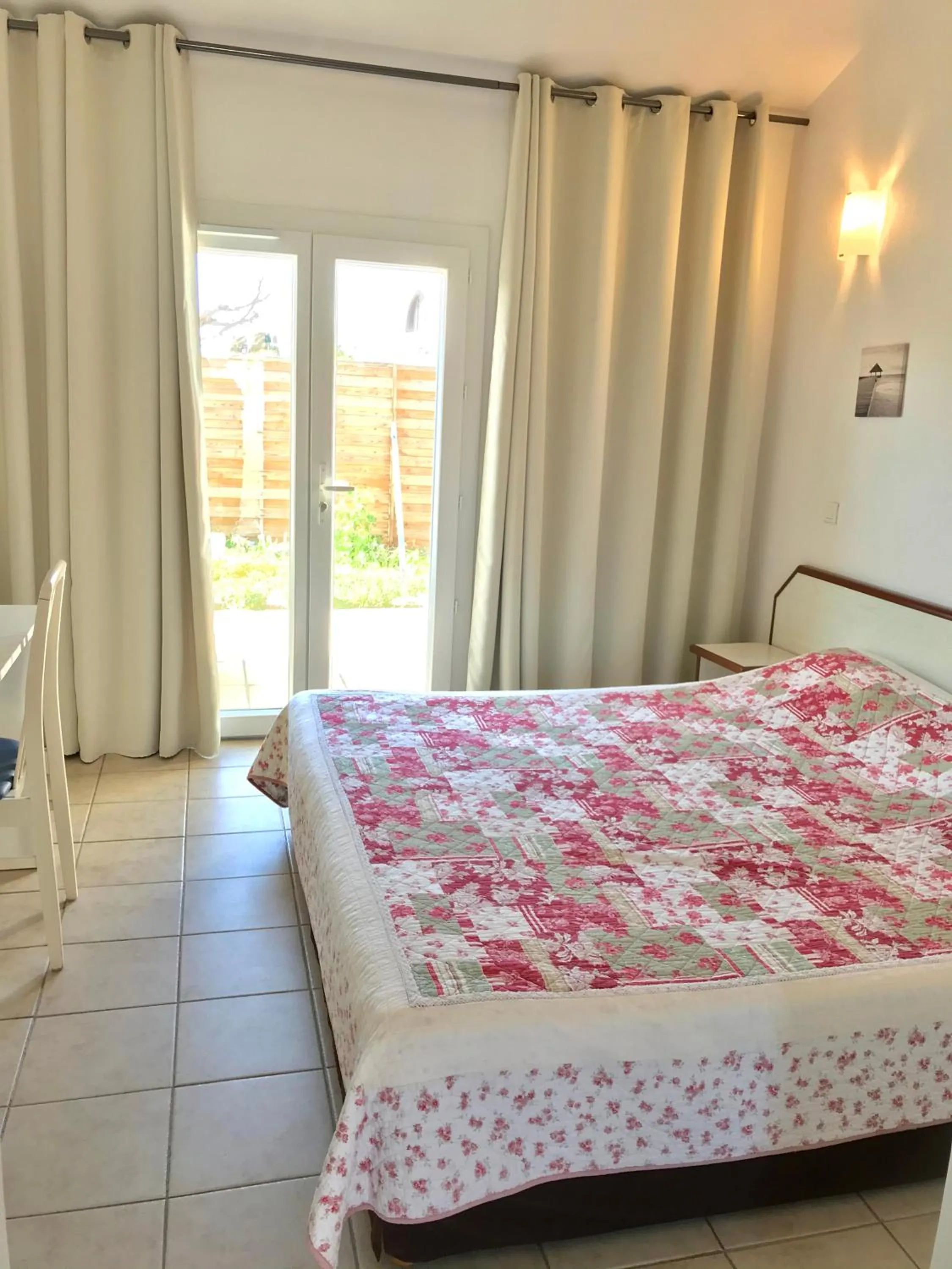 Bedroom, Bed in Le Maset en Camargue