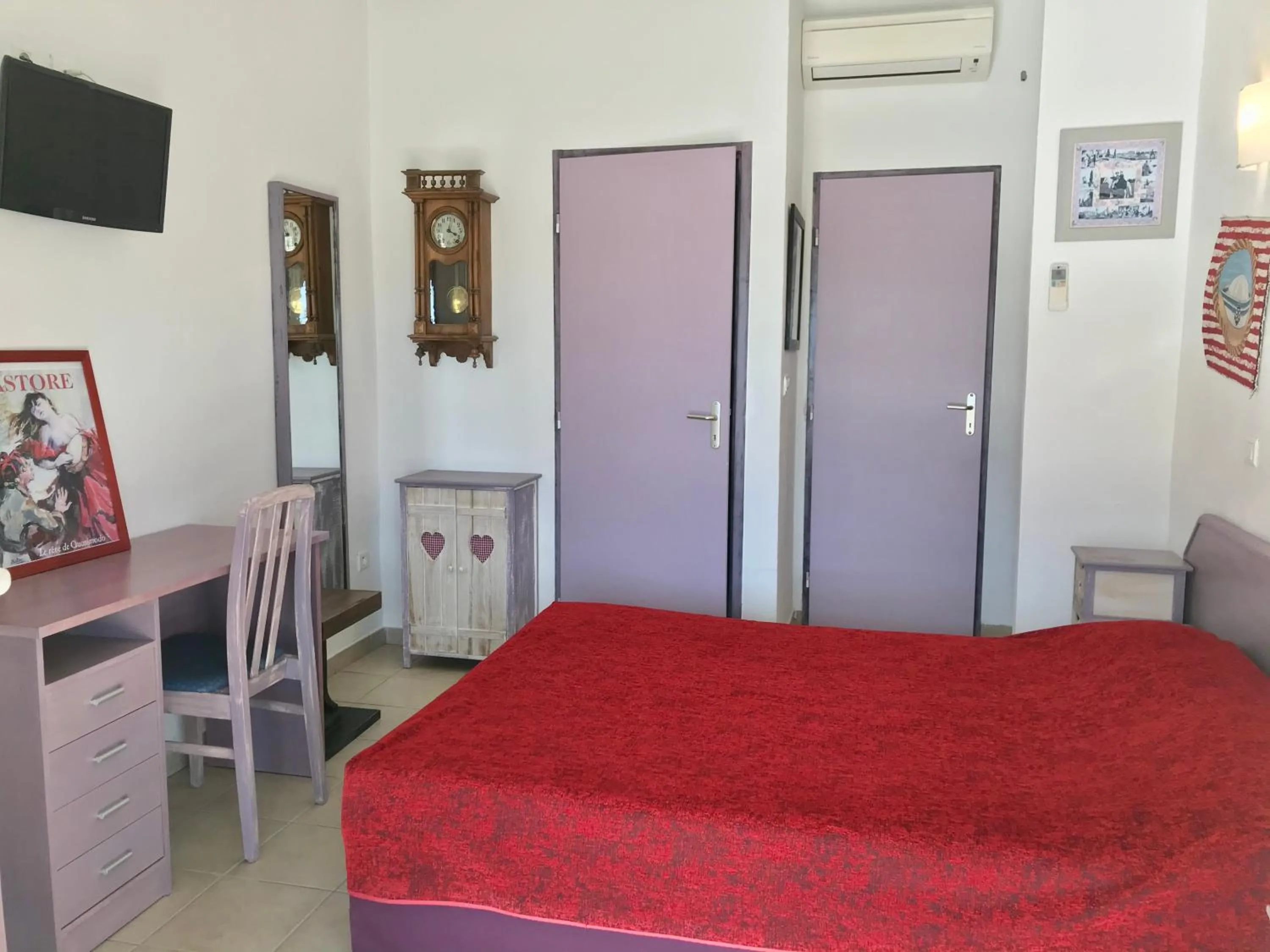 Photo of the whole room, Bed in Le Maset en Camargue