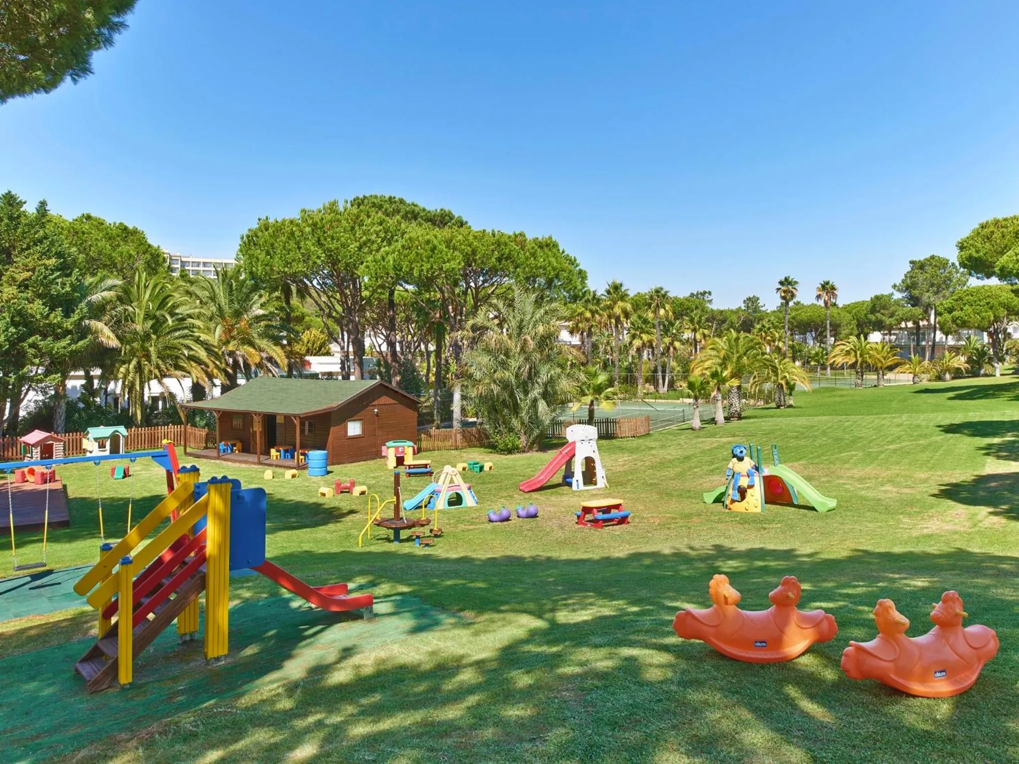 Children play ground in Ria Park Garden Hotel