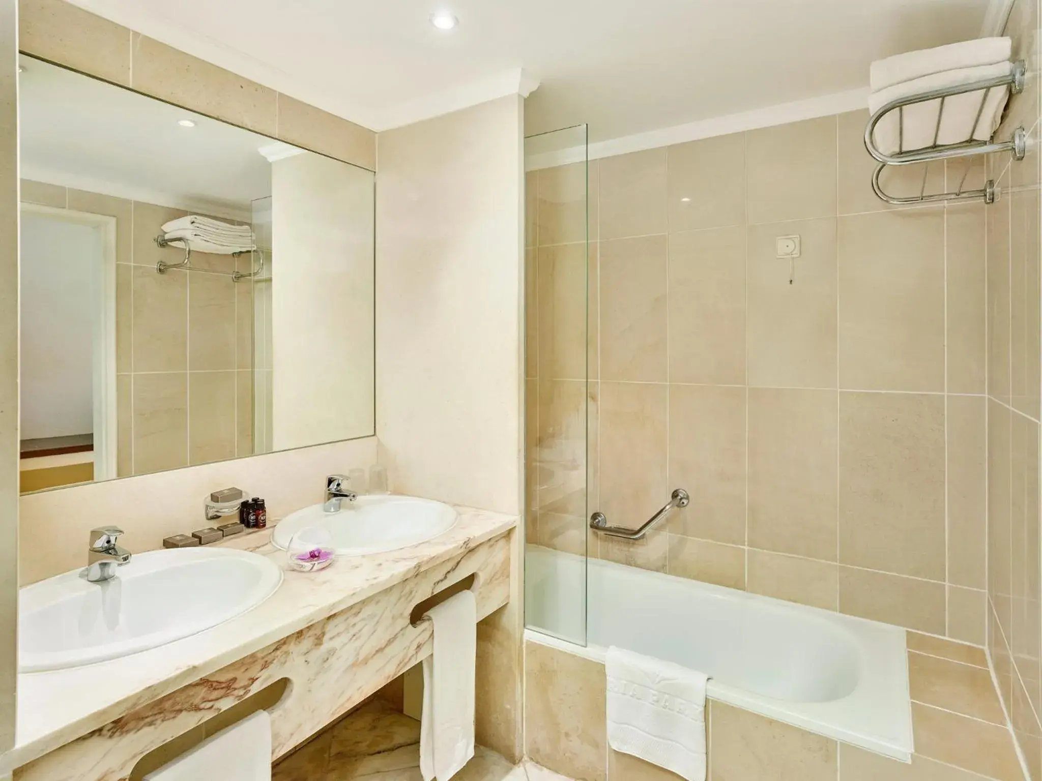 Bathroom in Ria Park Garden Hotel Bathroom in Ria Park Garden Hotel