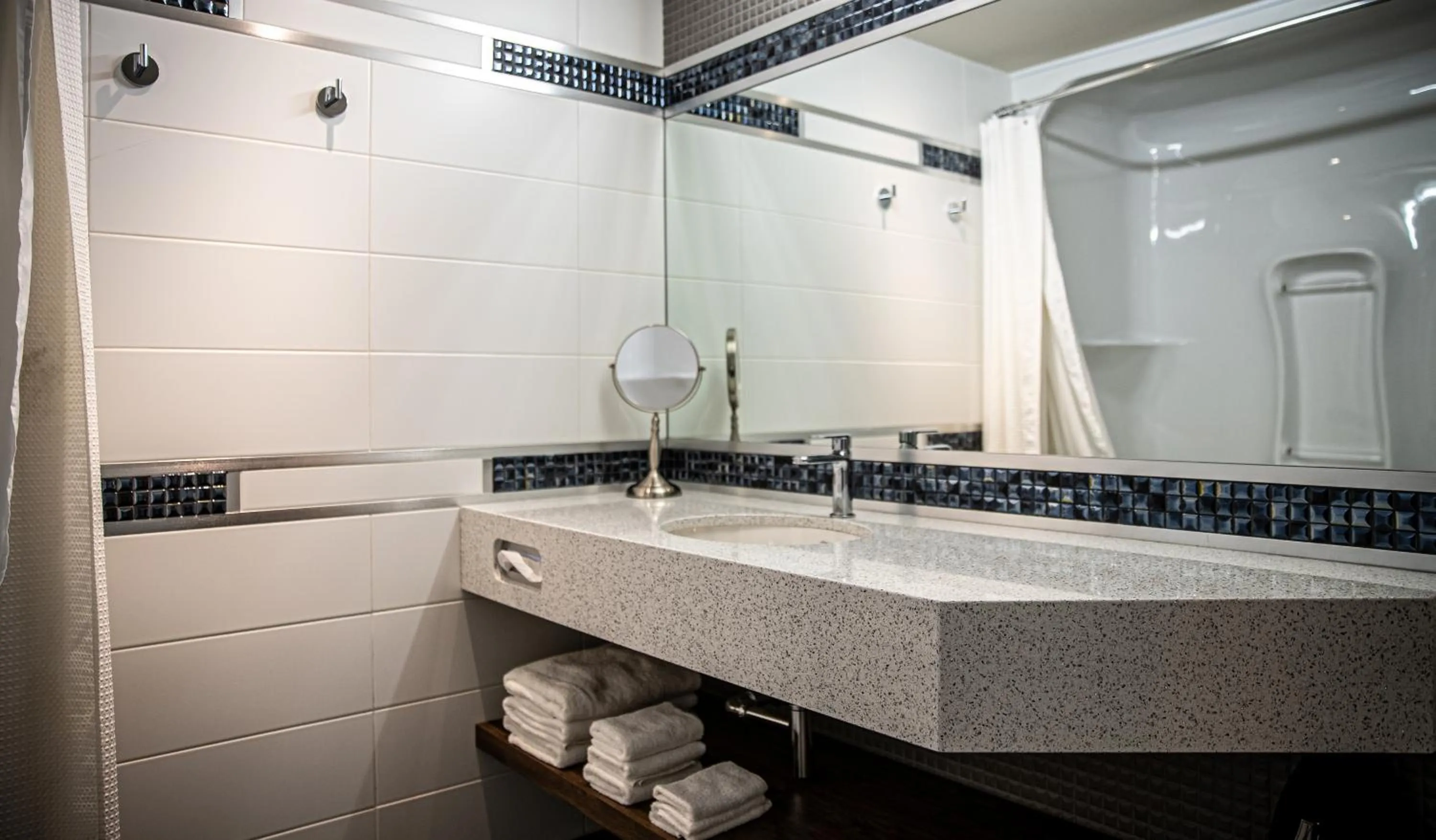Bathroom in Le Noranda Hotel & Spa, an Ascend Collection Hotel