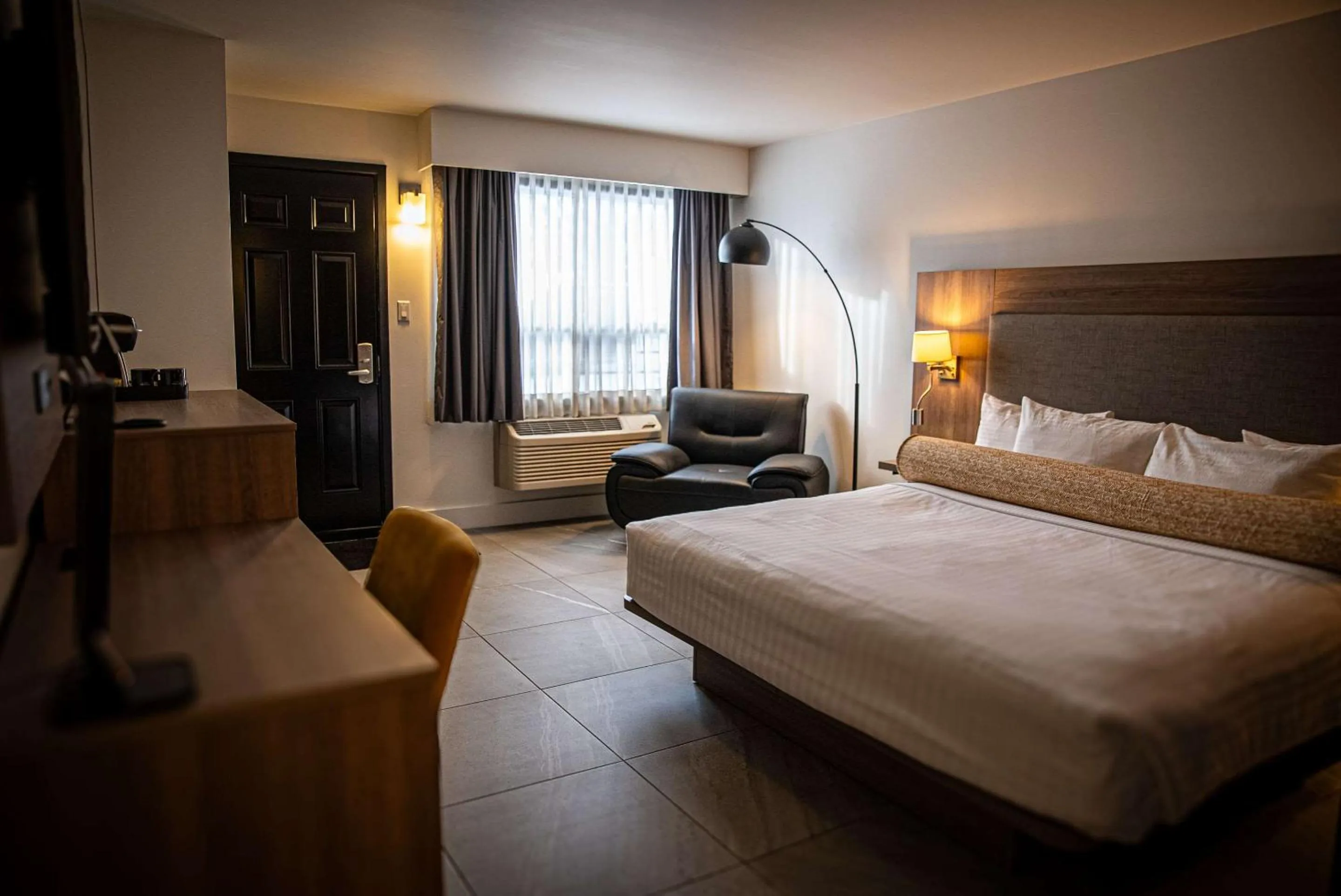 Bedroom, Bed in Le Noranda Hotel & Spa, an Ascend Collection Hotel