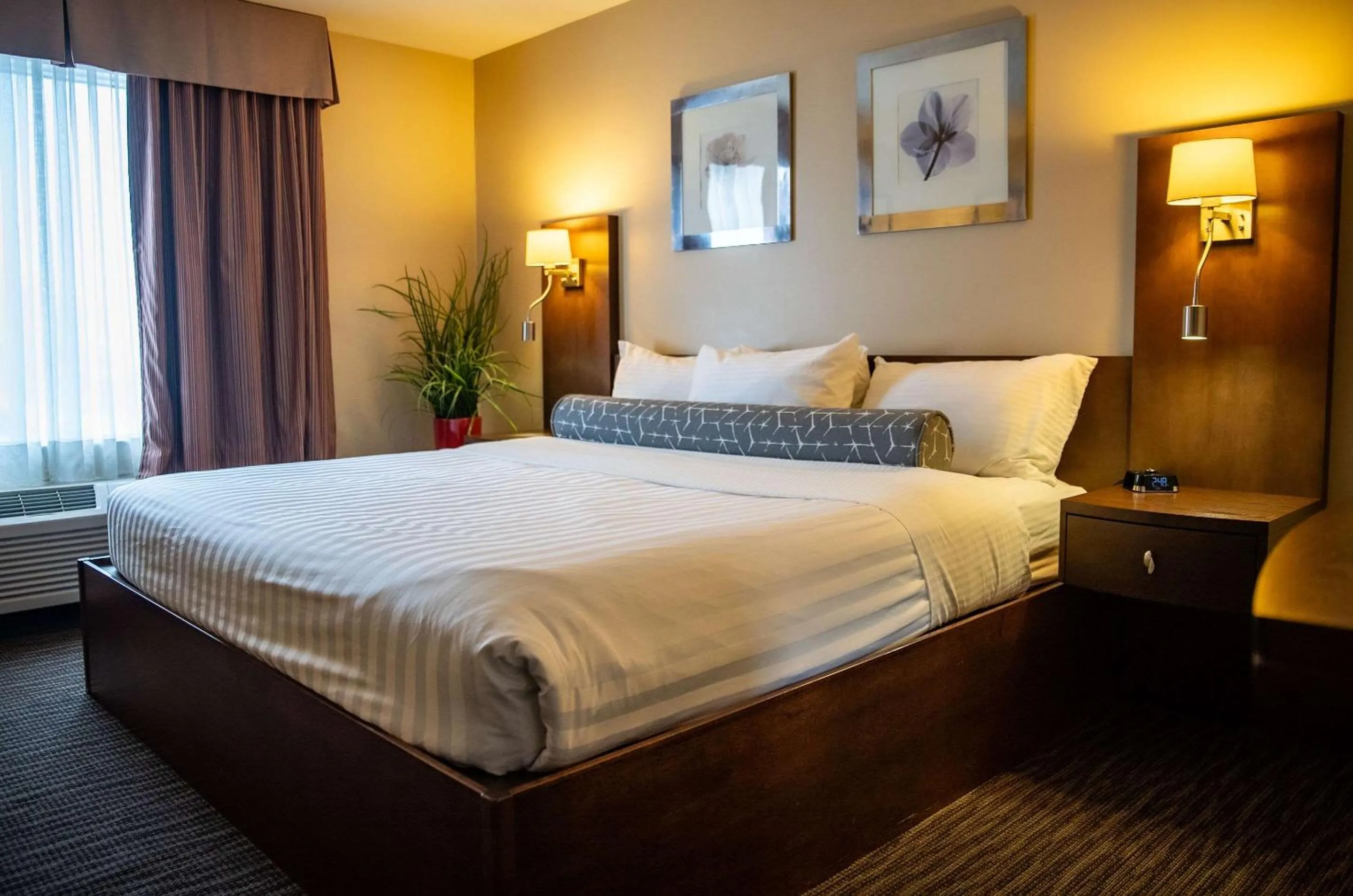 Bedroom, Bed in Le Noranda Hotel & Spa, an Ascend Collection Hotel