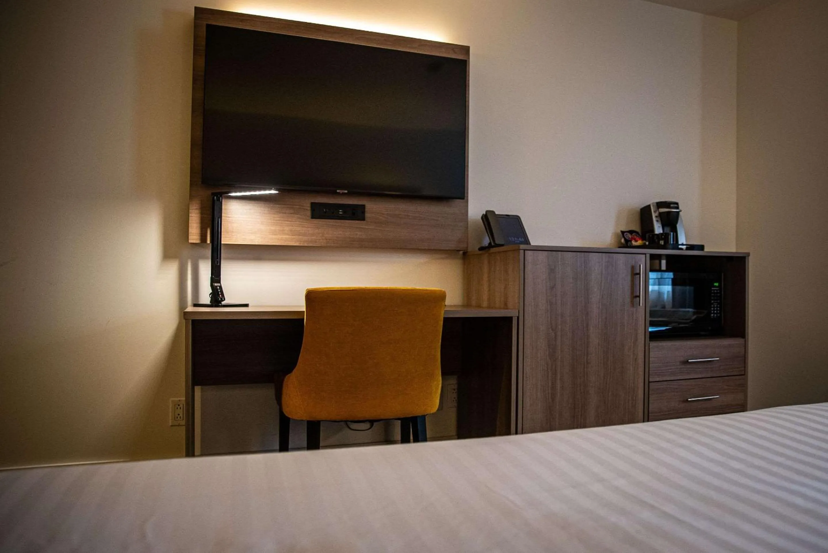 Bedroom, Bed in Le Noranda Hotel & Spa, an Ascend Collection Hotel