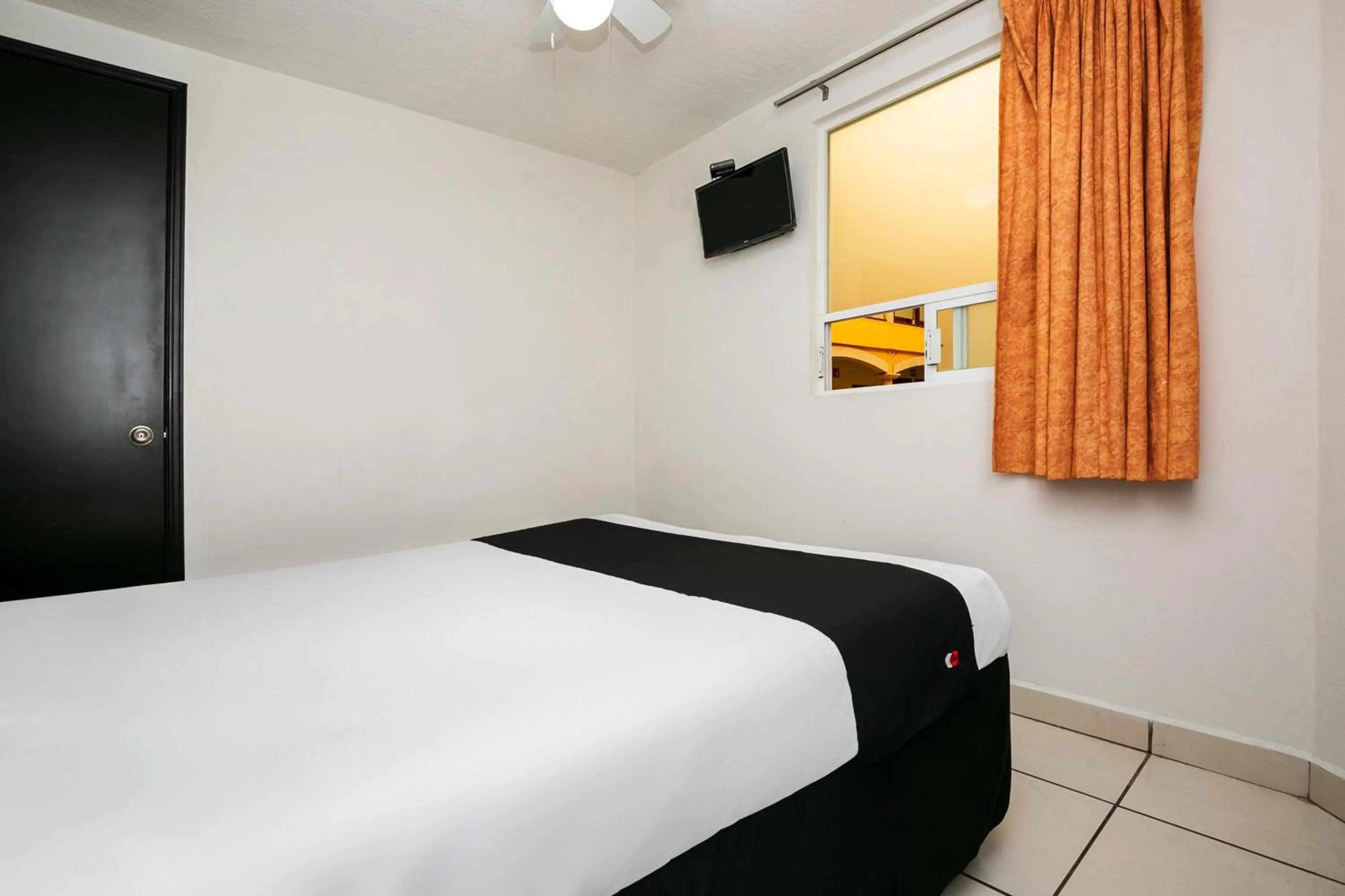 Bedroom, Bed in Capital O Hotel Victoria Morelia