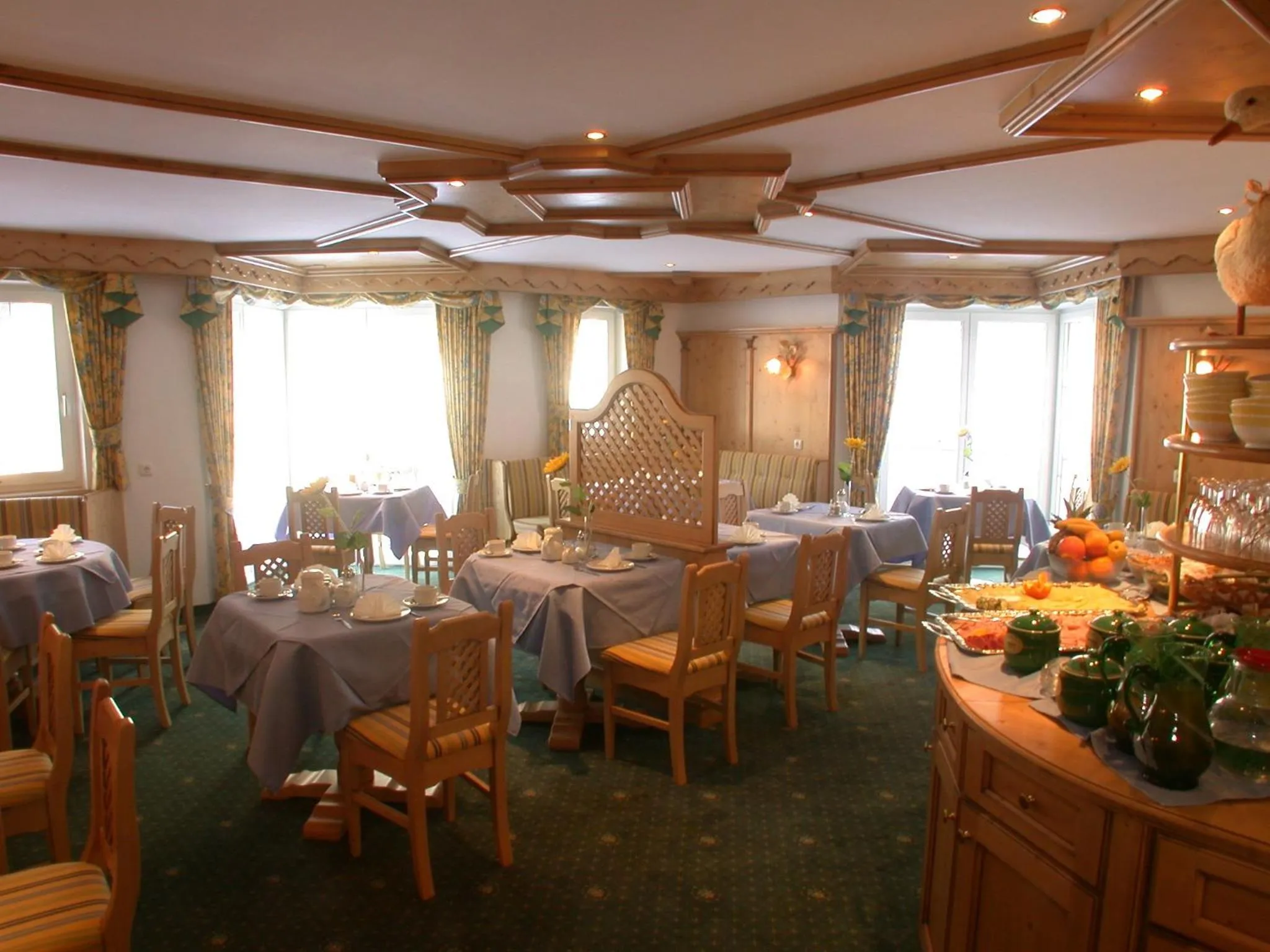 Restaurant/places to eat in Hotel Garni Pradella