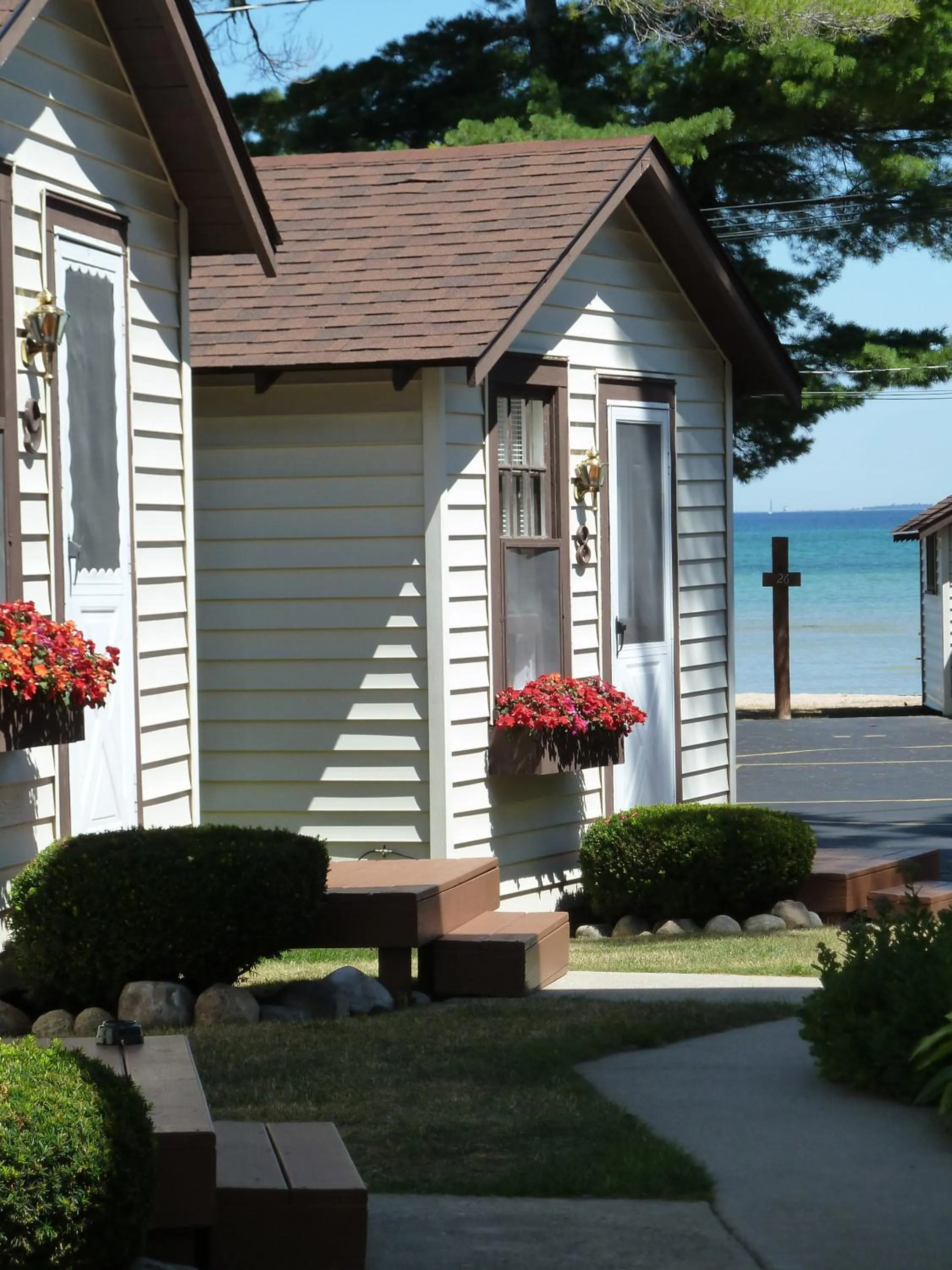 Facade/entrance in Beach House Lakeside Cottages