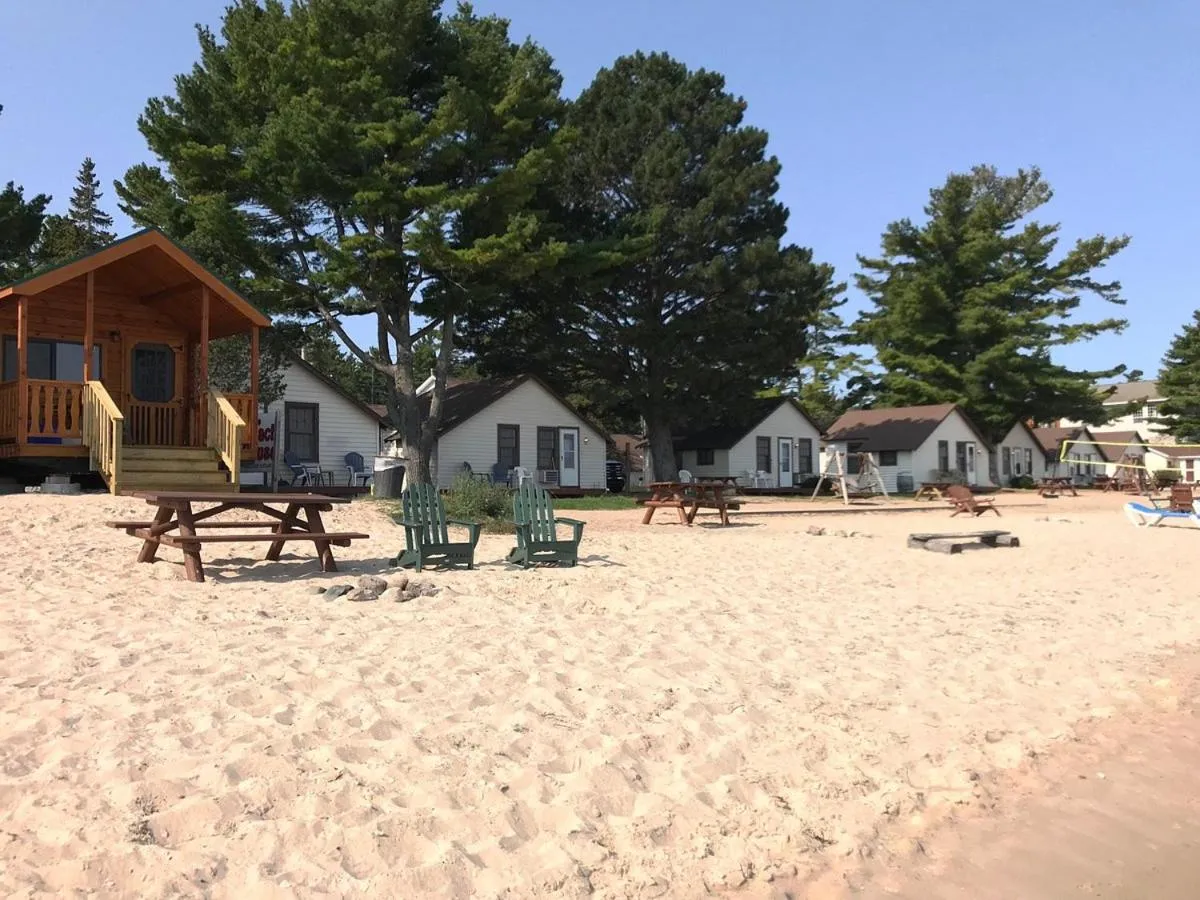 Beach House Lakeside Cottages