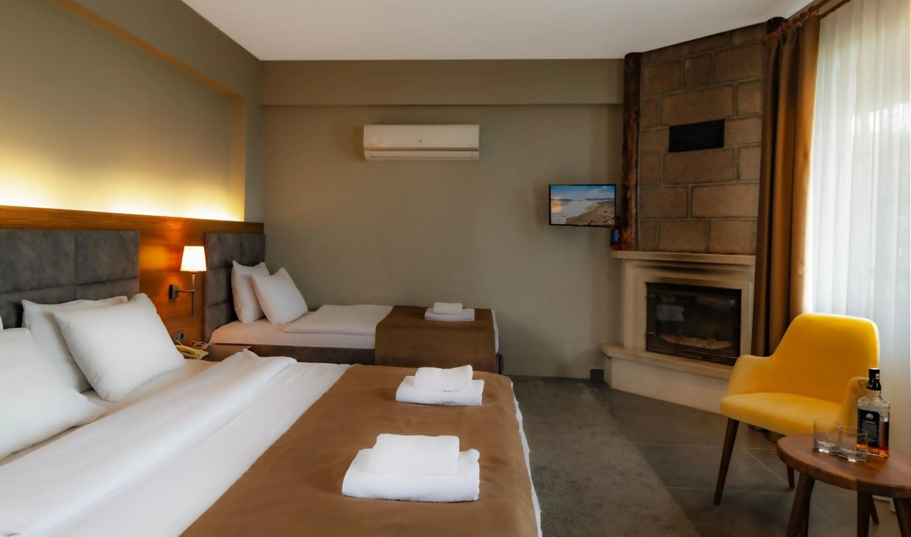 Photo of the whole room, Bed in Assos Kartal Yuvası Hotel