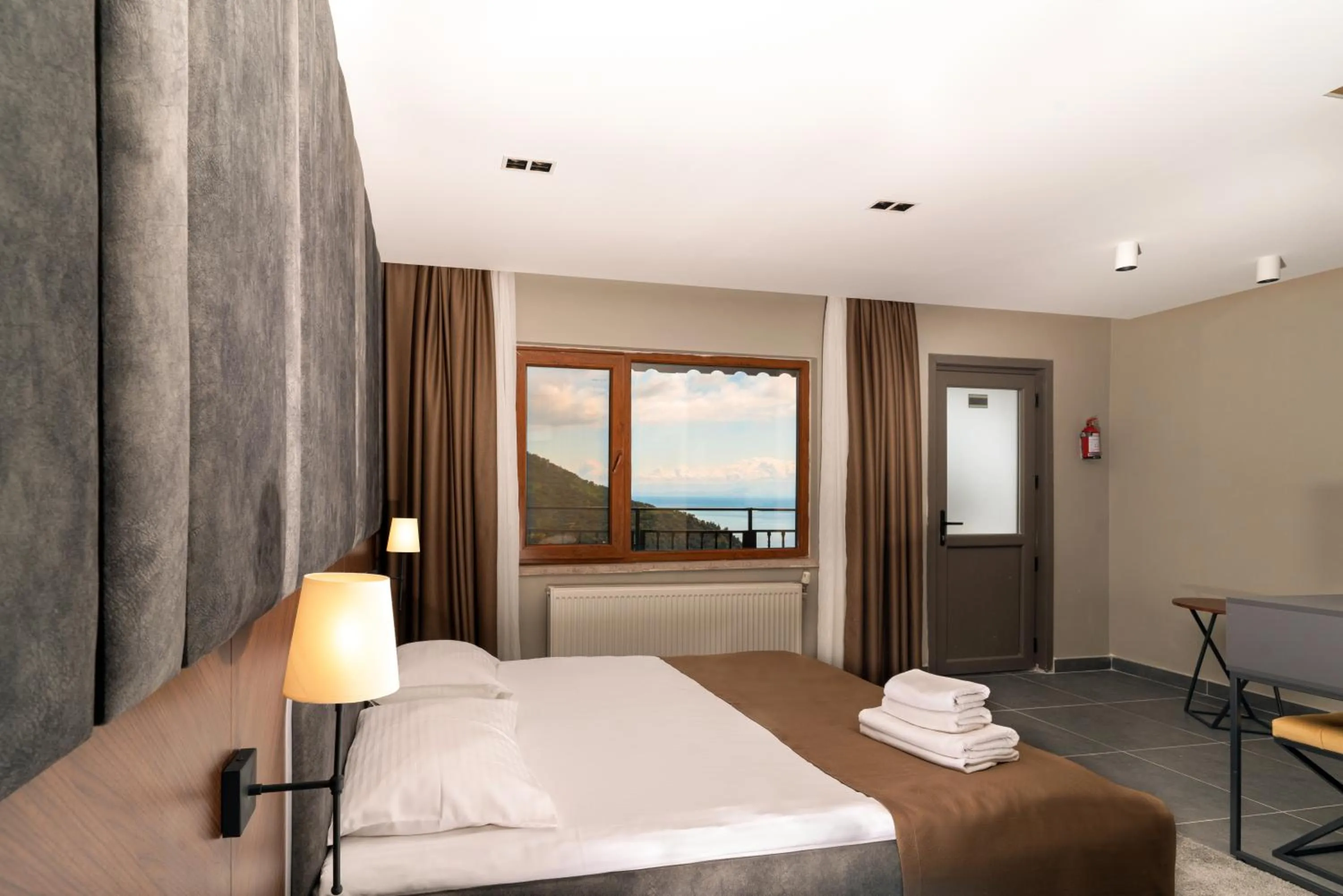 Photo of the whole room, Bed in Assos Kartal Yuvasi Hotel