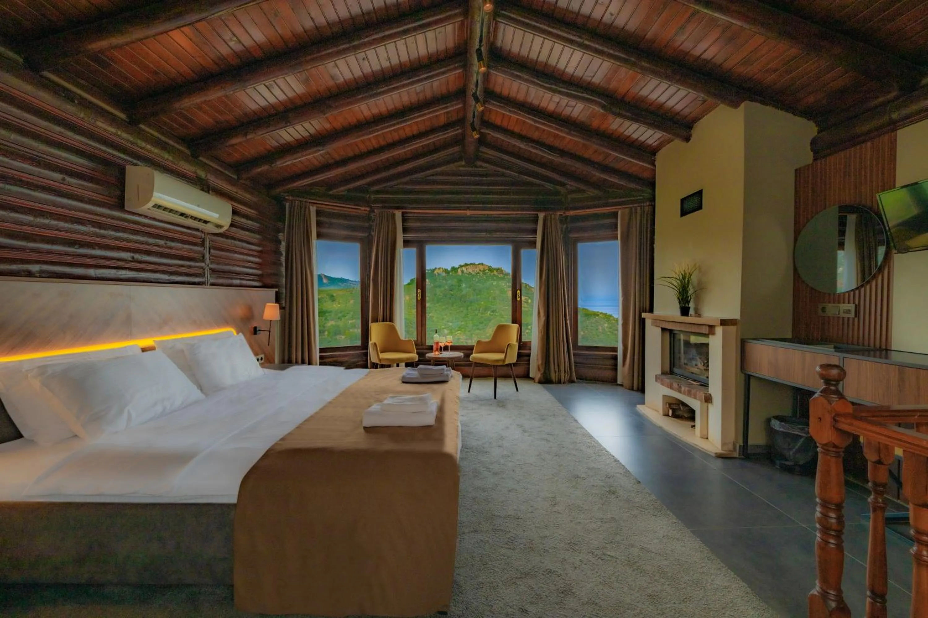 Photo of the whole room, Bed in Assos Kartal Yuvası Hotel