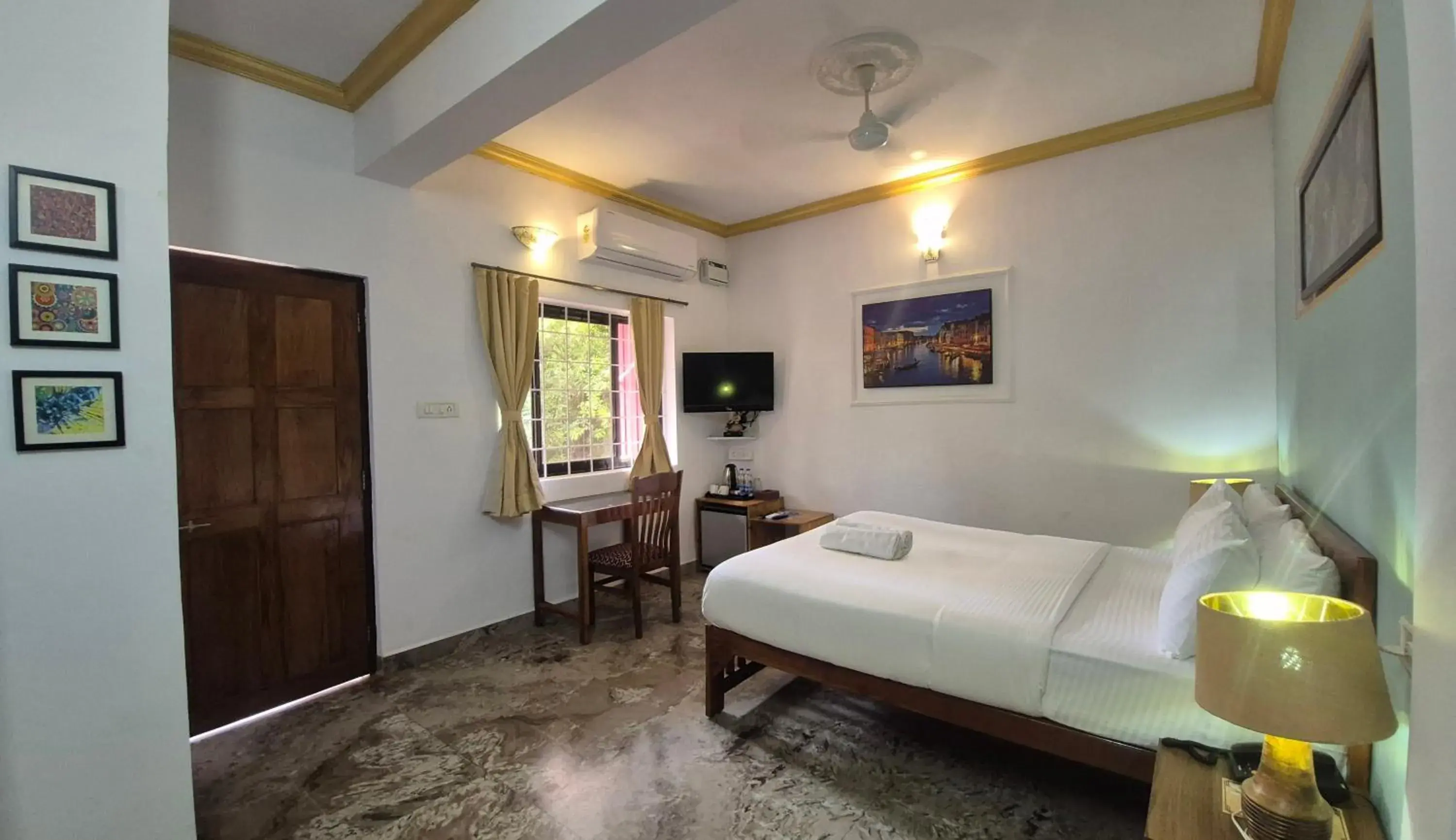Prestige Classic Room with Balcony - 10% off on Food and Soft Beverage in LaligurasVilla Beachside Escape - 100m to Beach Prestige Classic Room with Balcony - 10% off on Food and Soft Beverage in LaligurasVilla Beachside Escape - 100m to Beach
