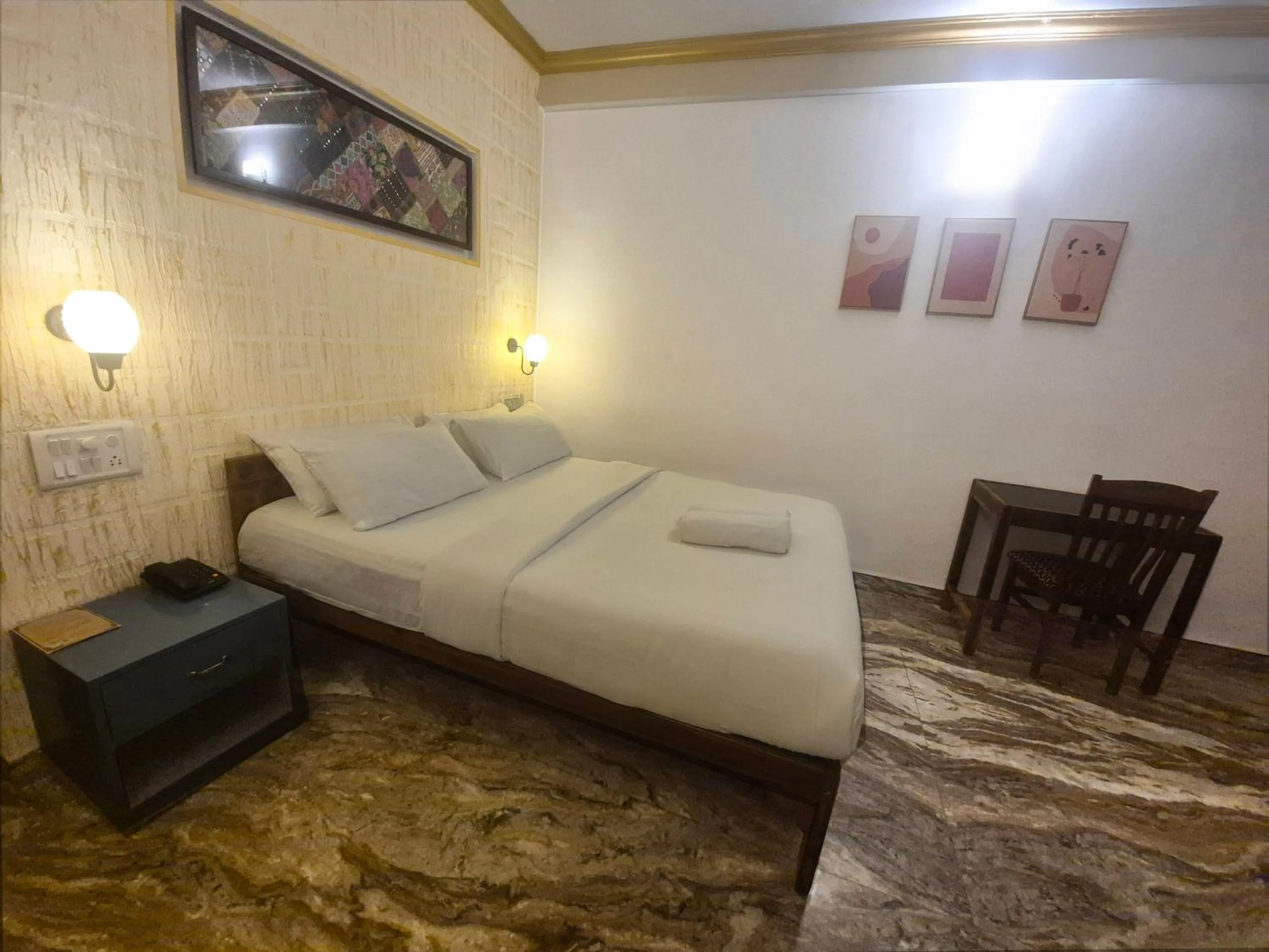 Bedroom, Bed in LaligurasVilla Beachside Escape - 100m to Beach