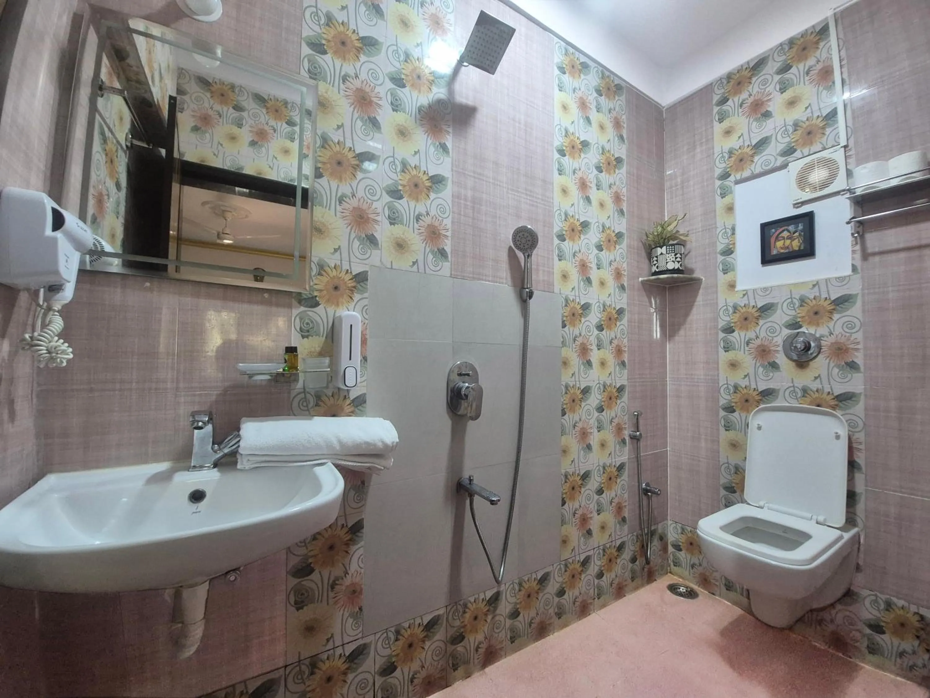 Bathroom in LaligurasVilla Beachside Escape - 100m to Beach