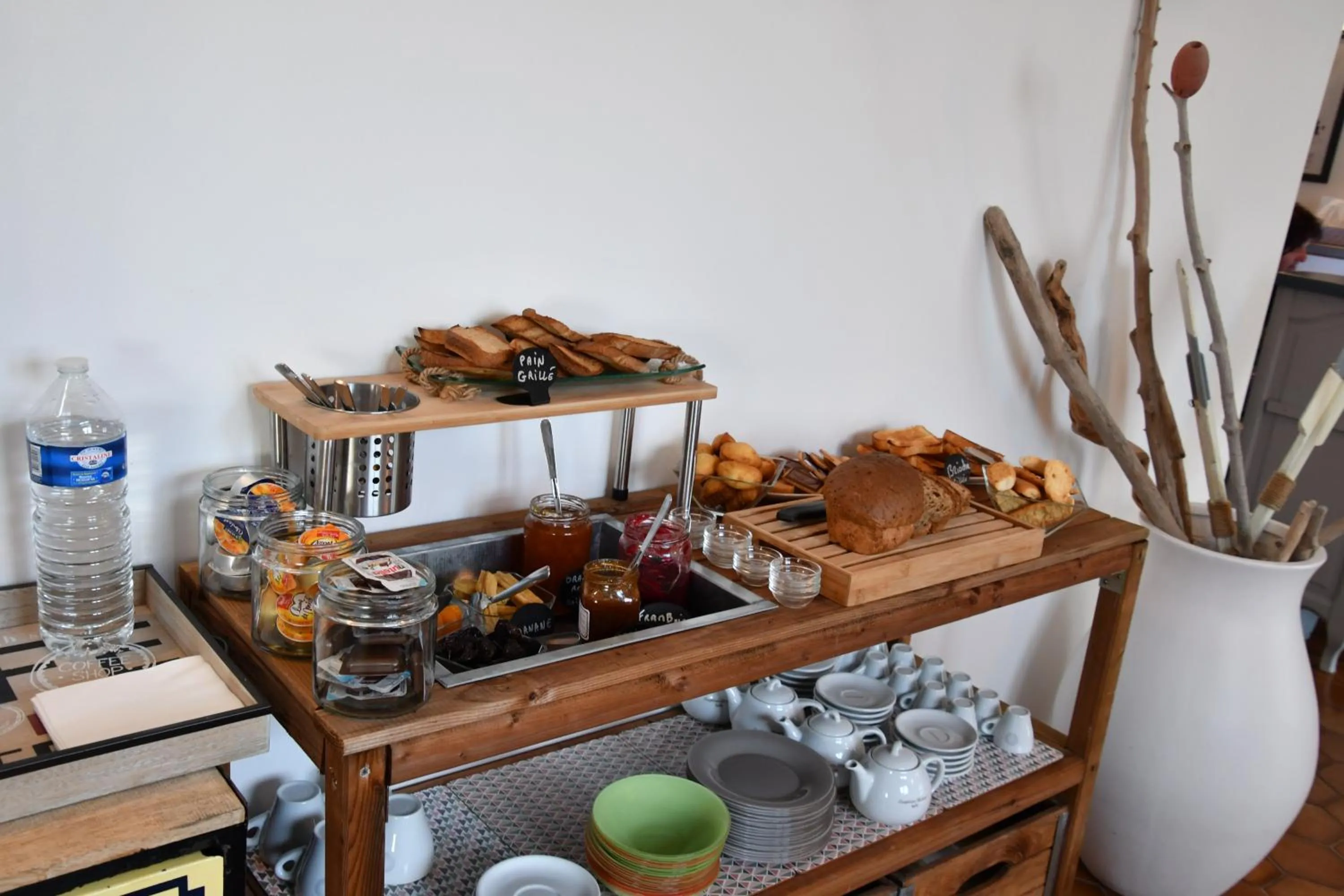 Buffet breakfast in Le Fangassier