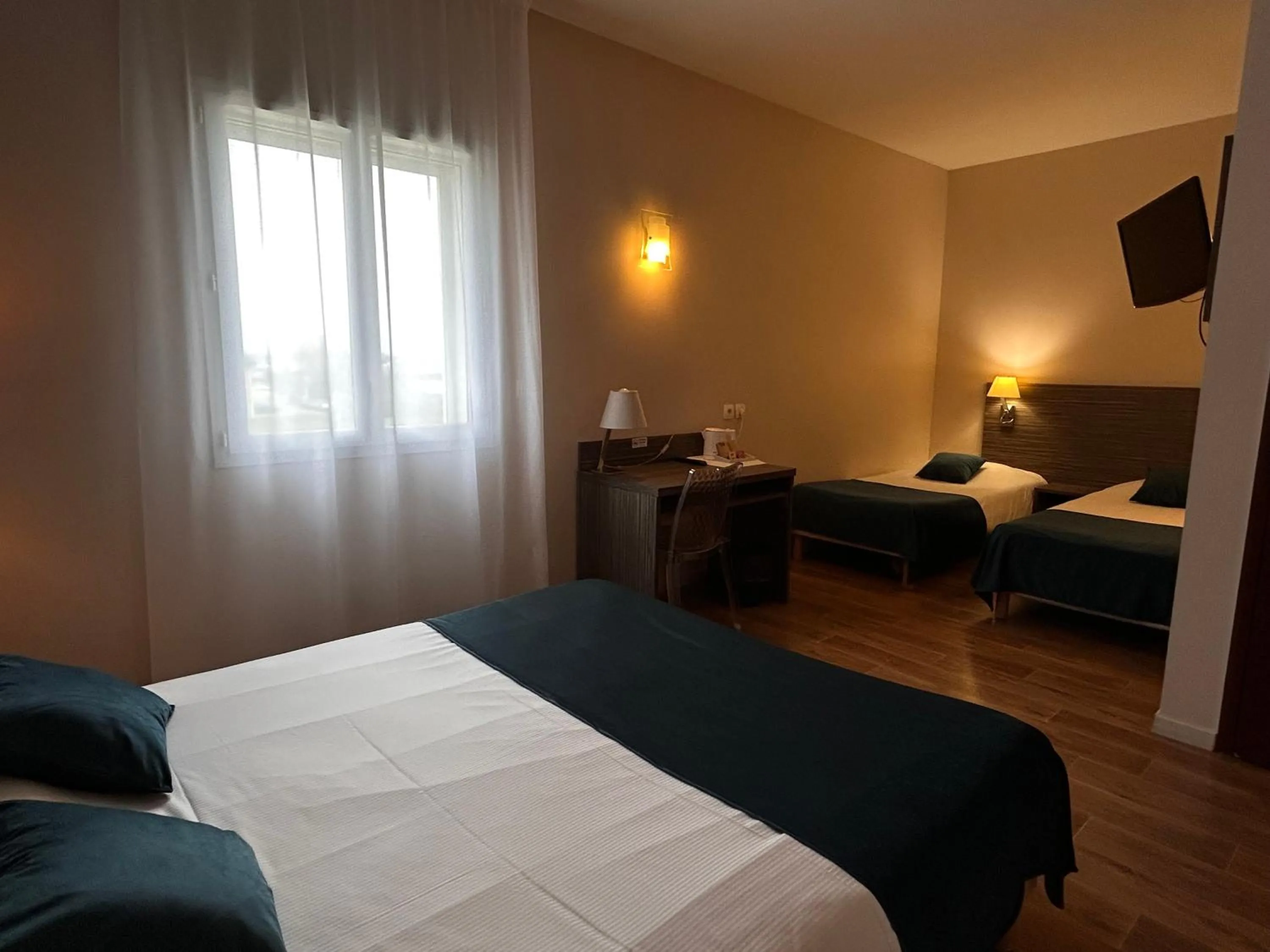 Bedroom, Bed in Hotel Caiman