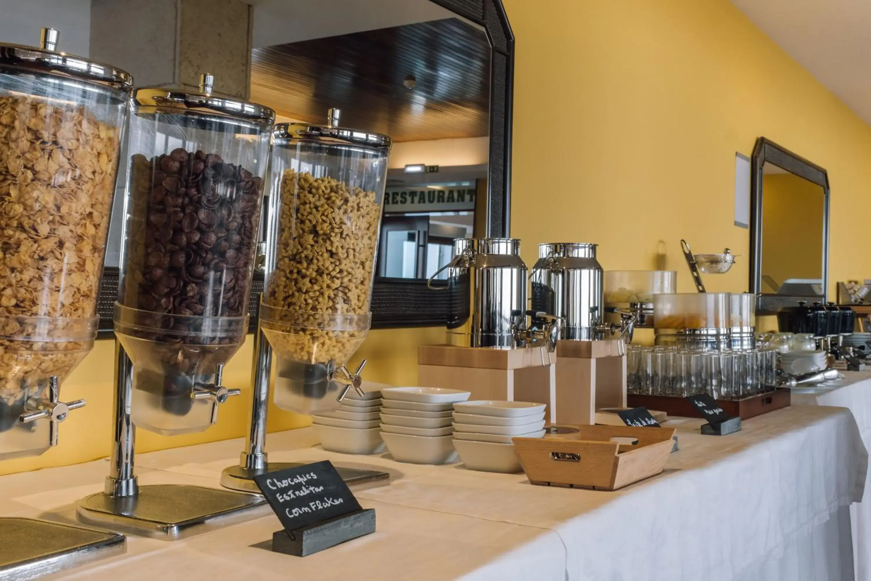 Breakfast in Sao Felix Hotel Hillside & Nature Breakfast in Sao Felix Hotel Hillside & Nature