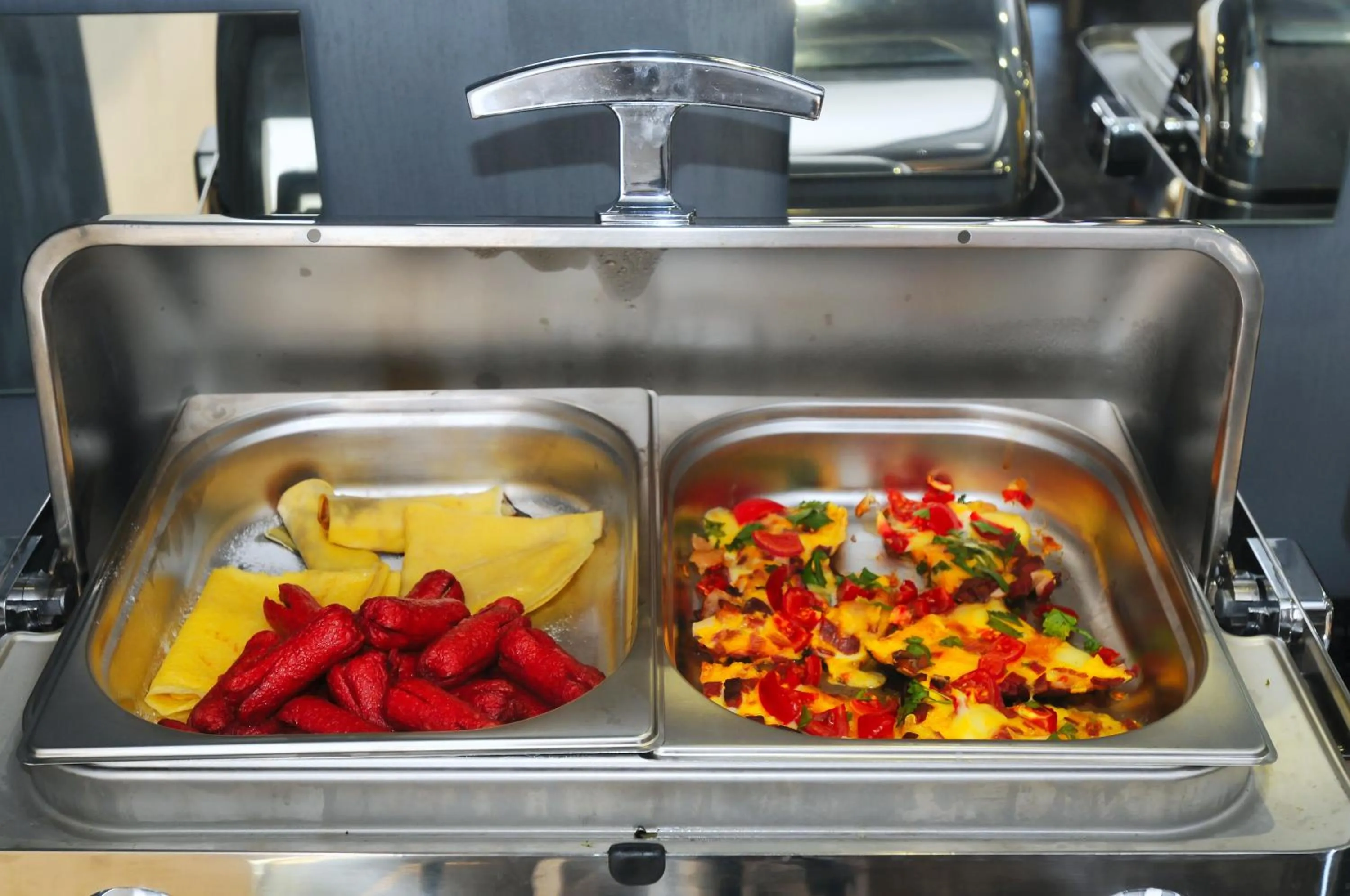 Food and drinks in Akoni Hotel