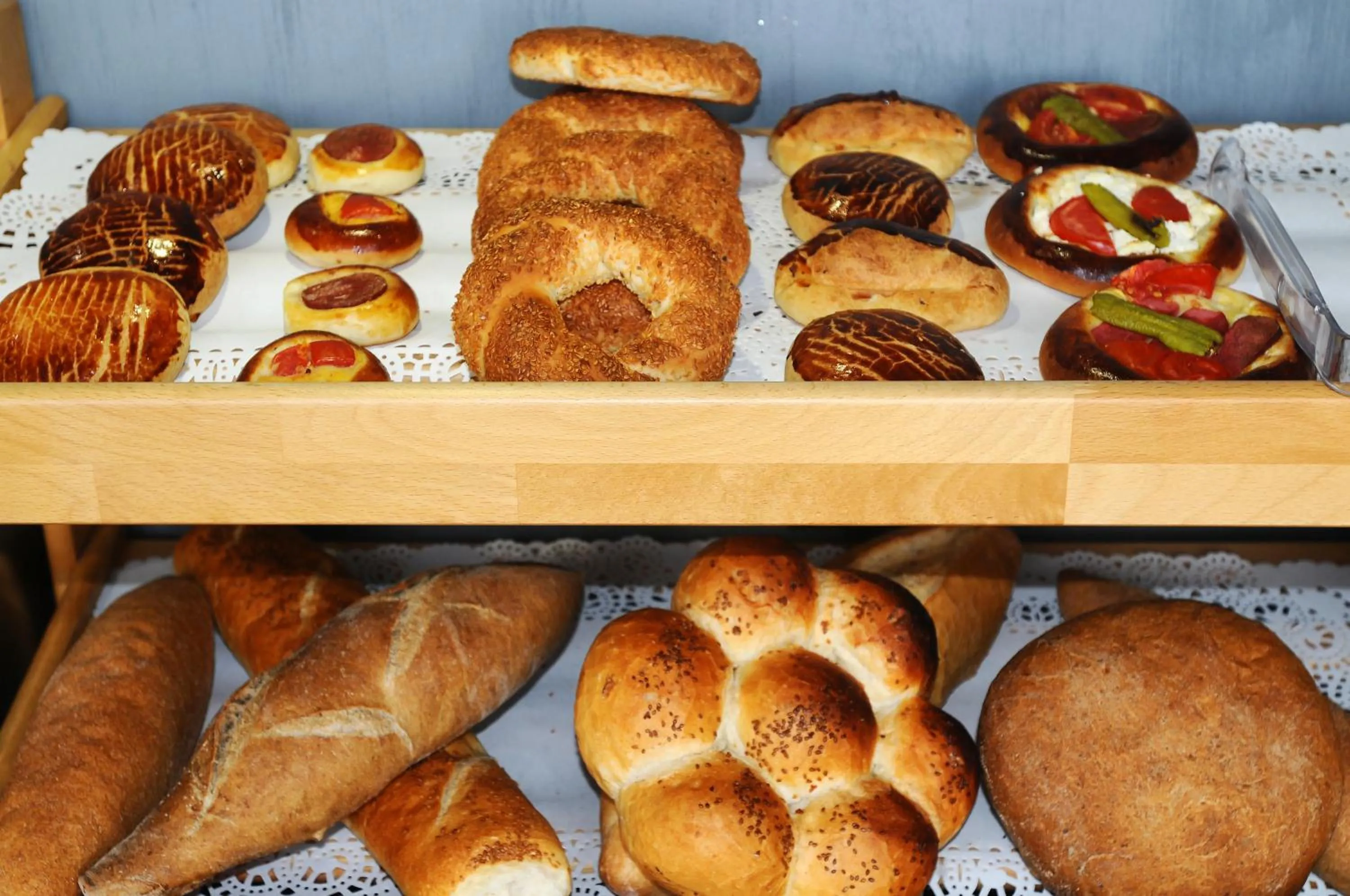 Food and drinks in Akoni Hotel