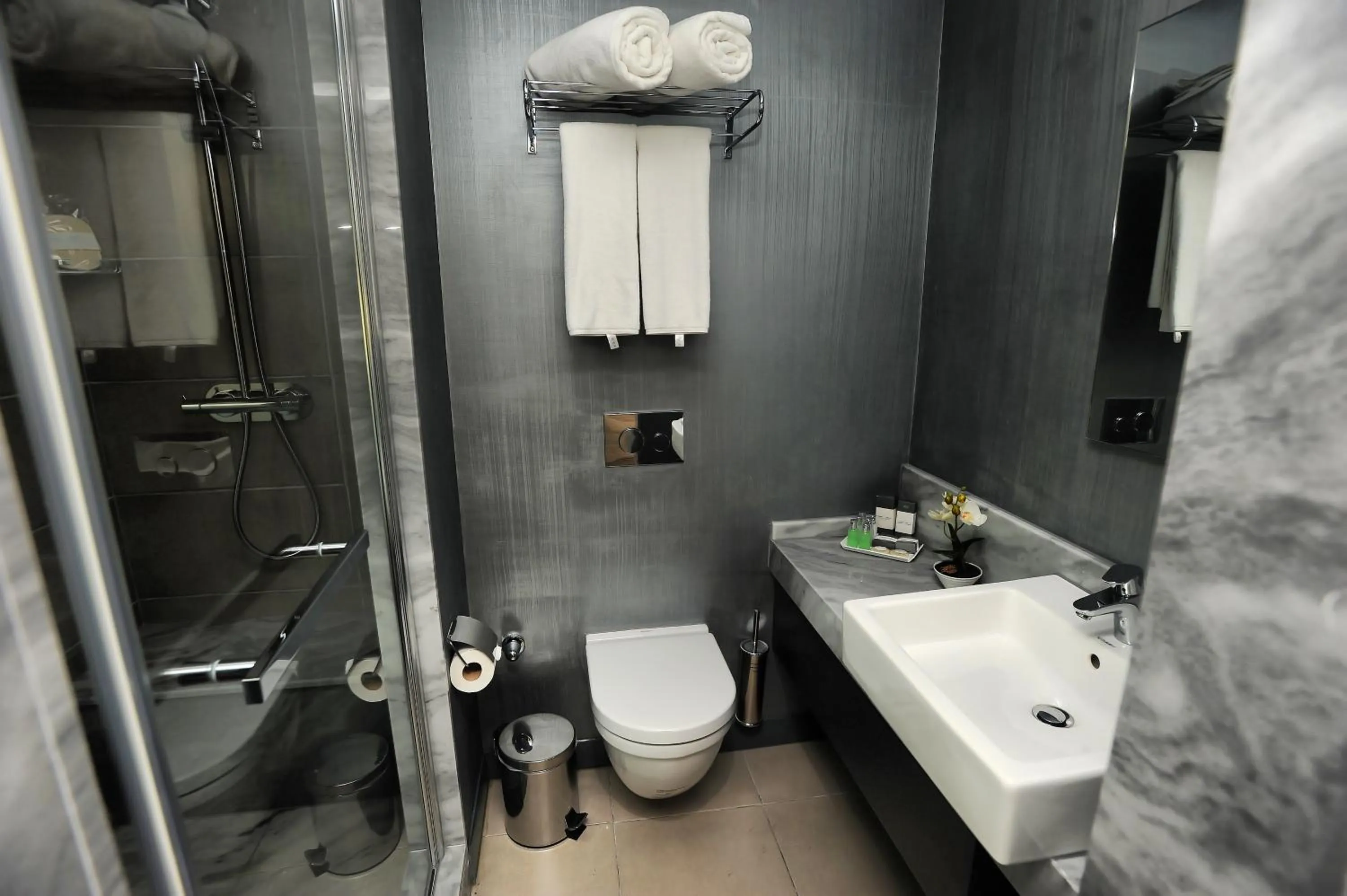 Bathroom in Akoni Hotel