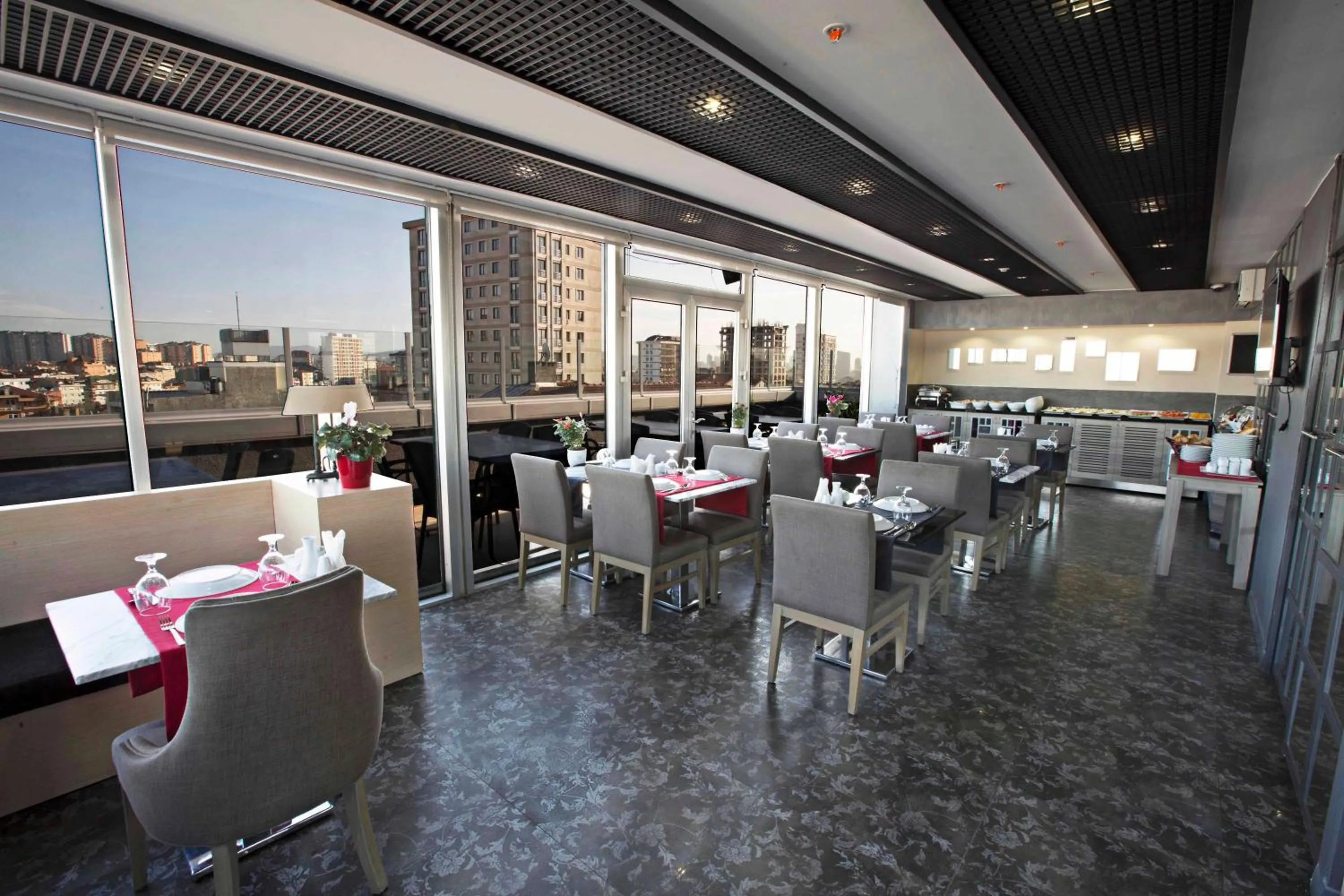 Restaurant/places to eat in Akoni Hotel