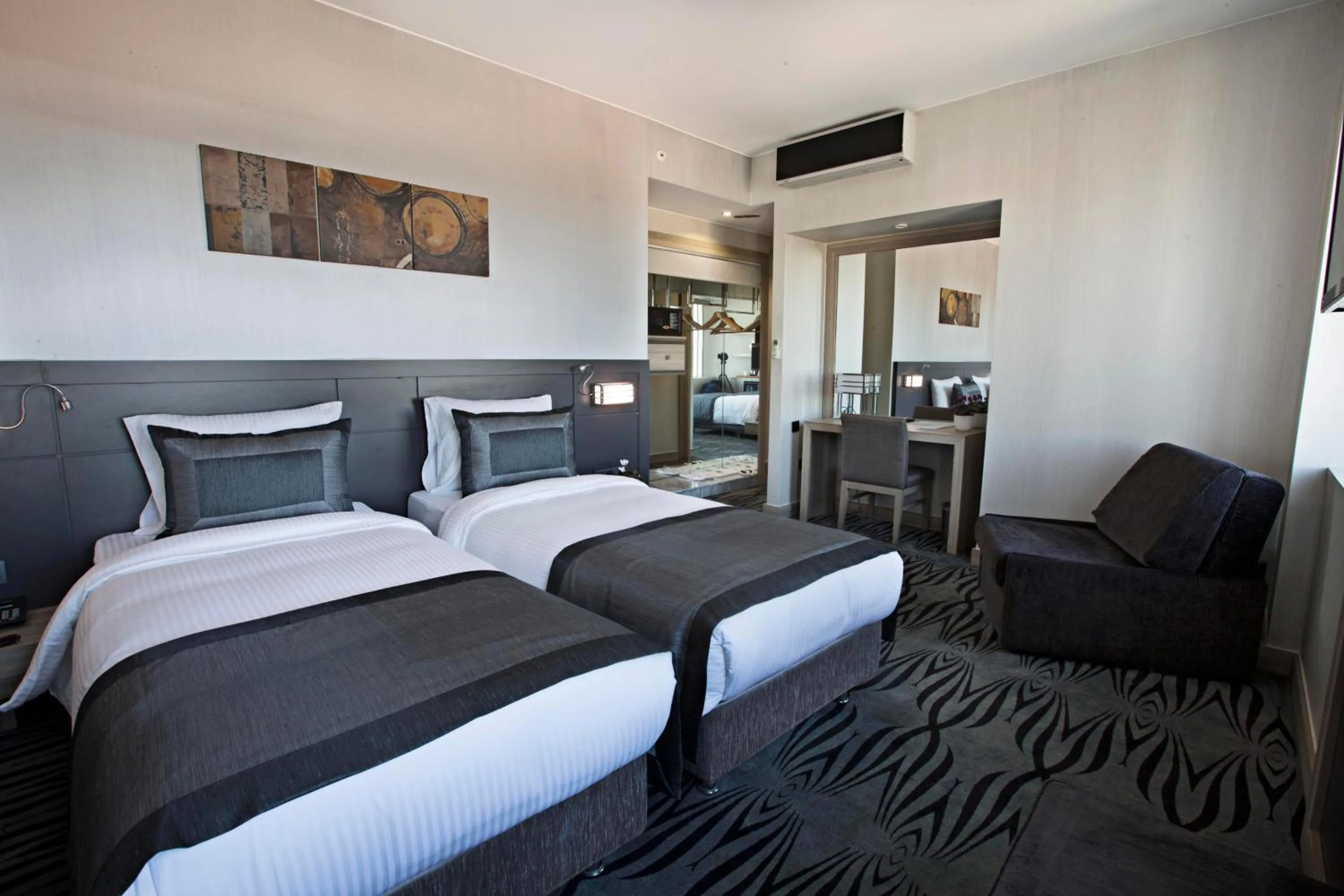 Photo of the whole room, Bed in Akoni Hotel