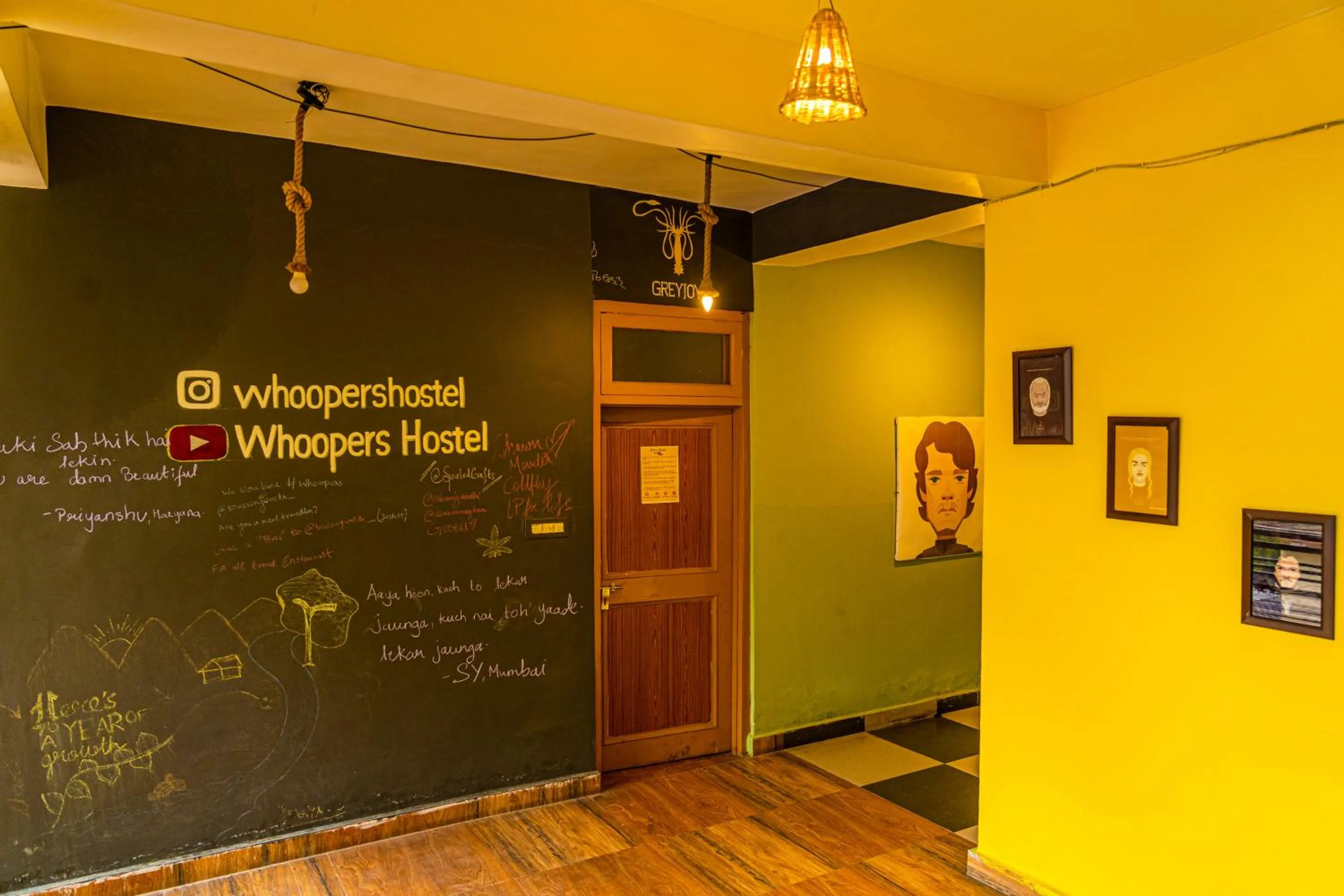 Lobby or reception in Whoopers Hostel Kasol