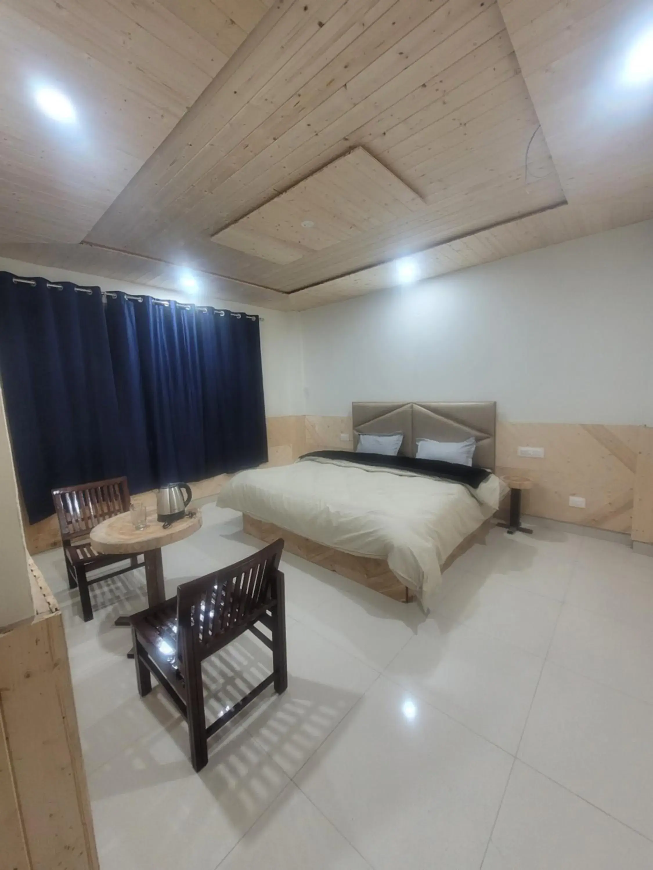 Deluxe King Room in Whoopers Hostel Kasol Deluxe King Room in Whoopers Hostel Kasol