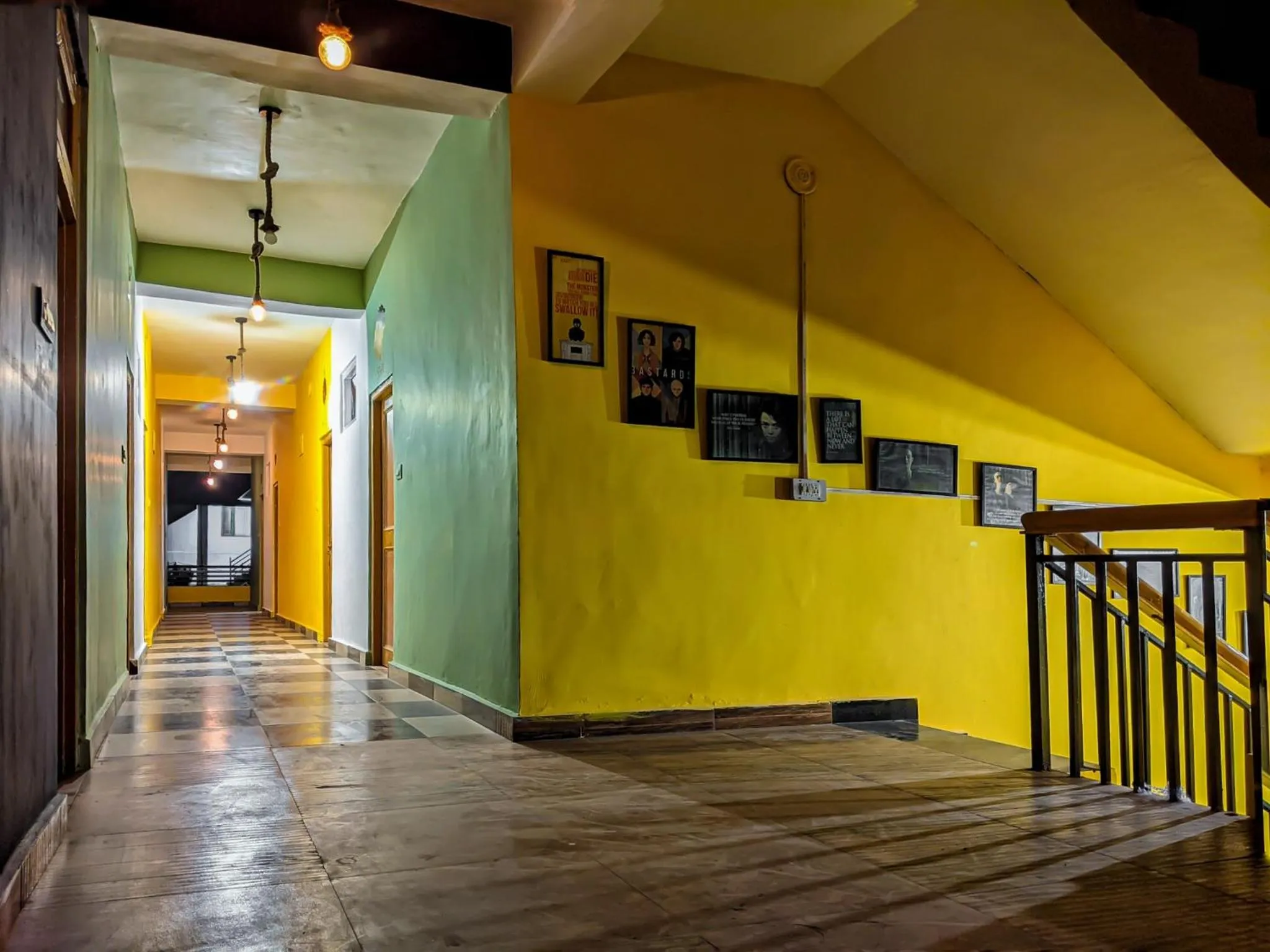 Facade/entrance in Whoopers Hostel Kasol