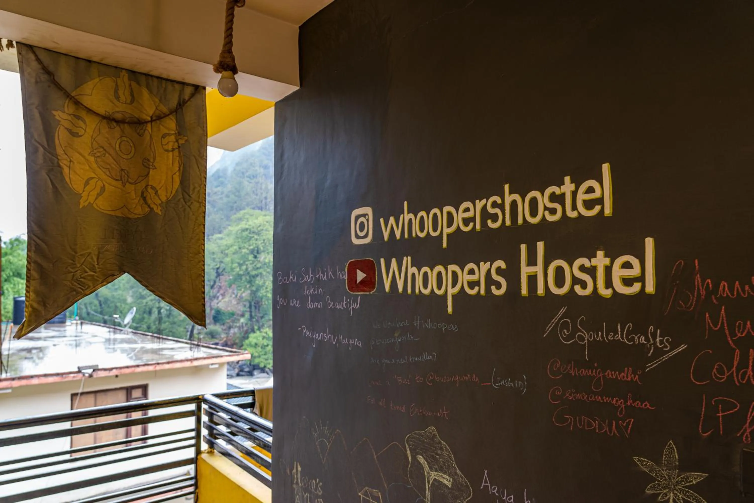 Balcony/Terrace in Whoopers Hostel Kasol