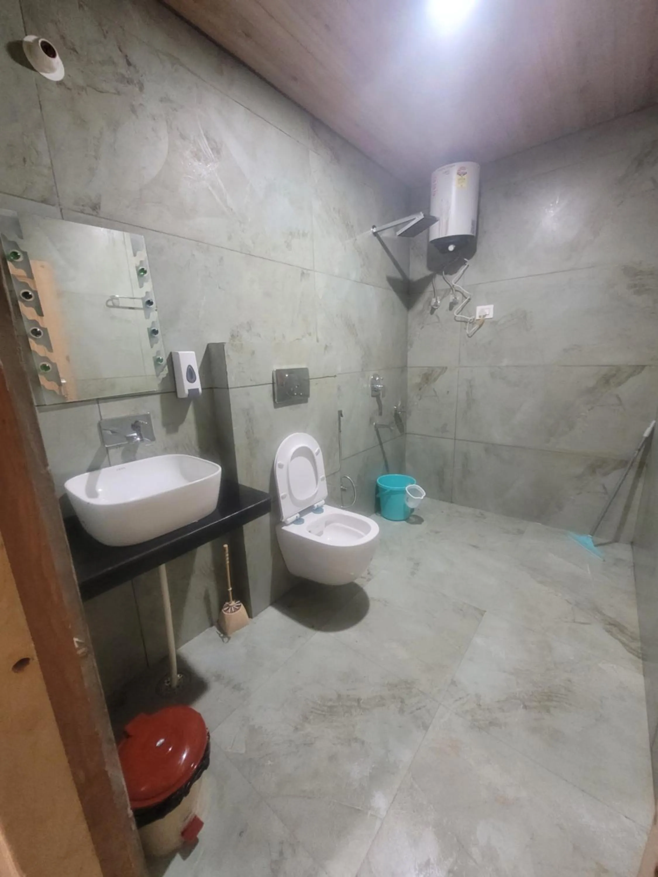 Whoopers Hostel Kasol