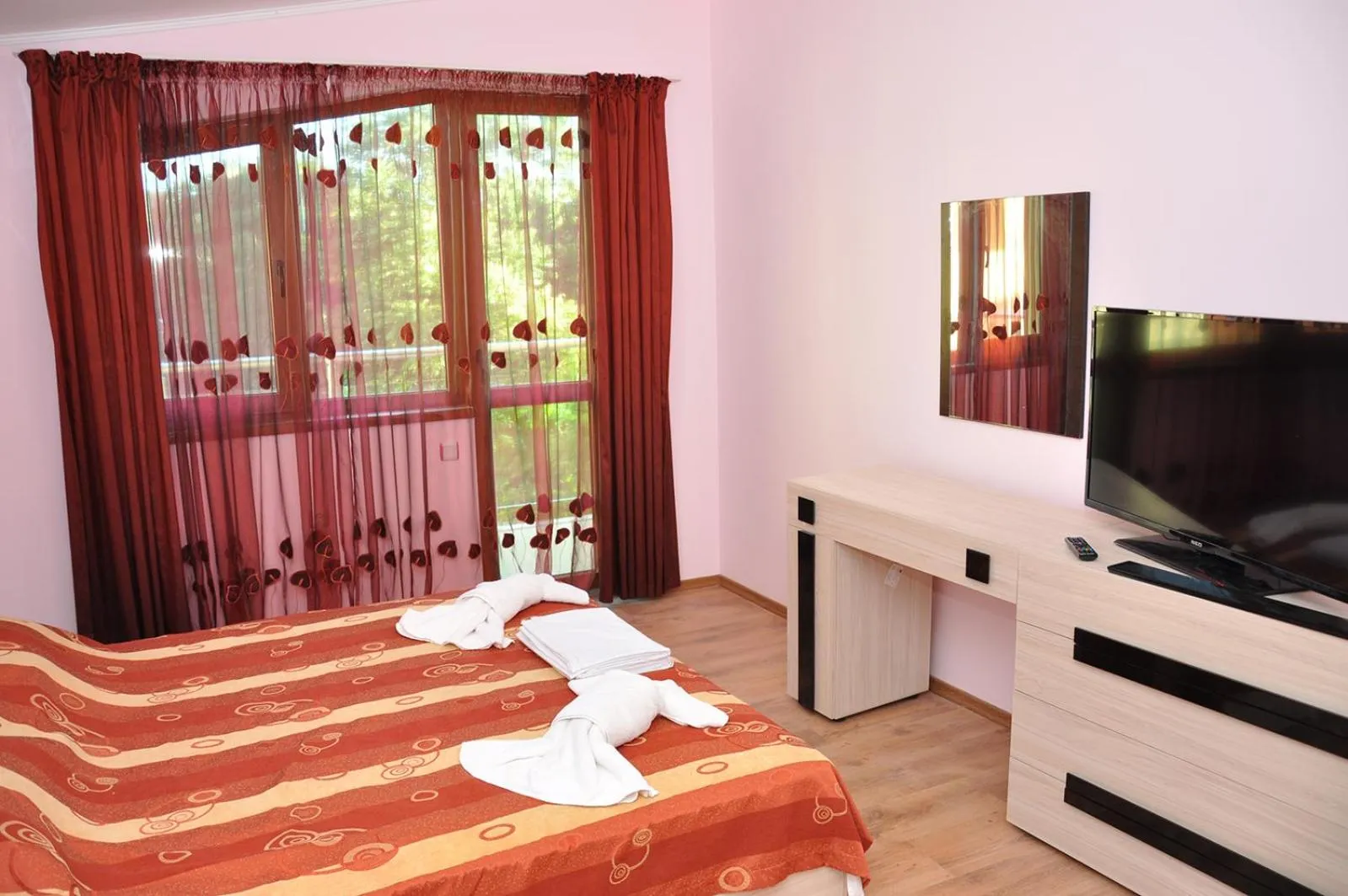 Communal lounge/ TV room, Bed in Hotel Jaky SPA Complex