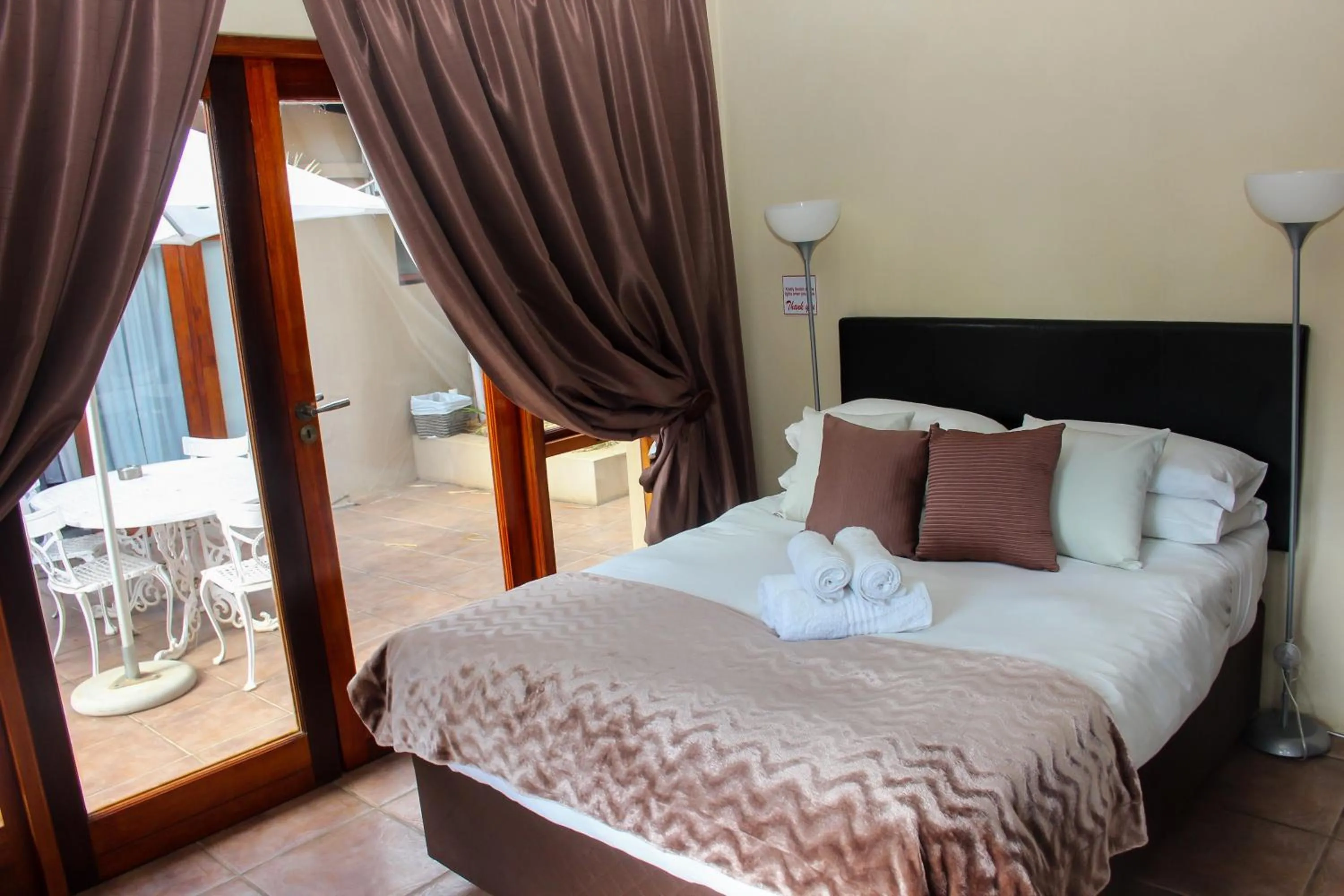 Bed in Echo Garden Guesthouse