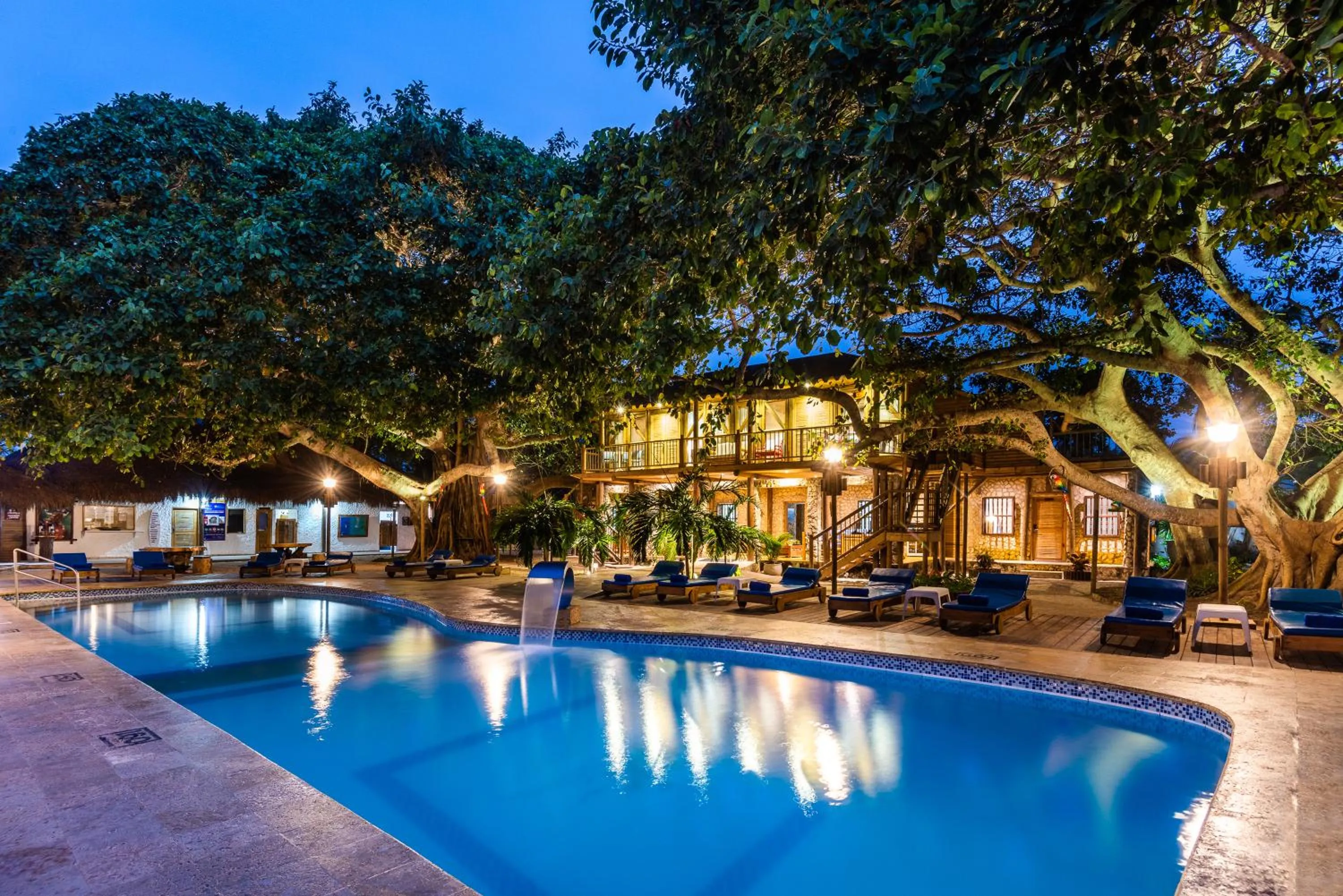 Swimming pool in Hotel Isla del Encanto