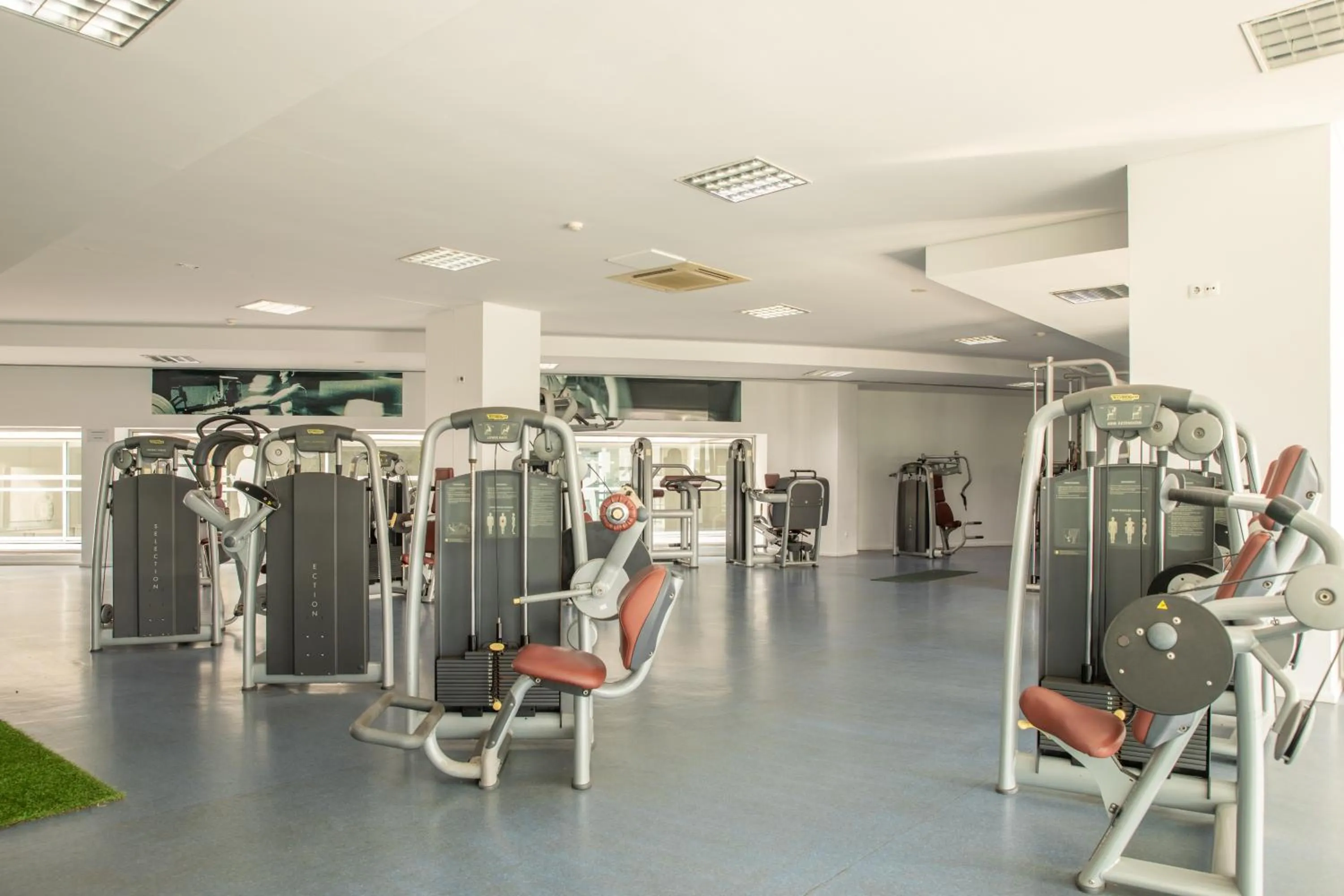 Fitness centre/facilities in VIP Executive Azores Hotel