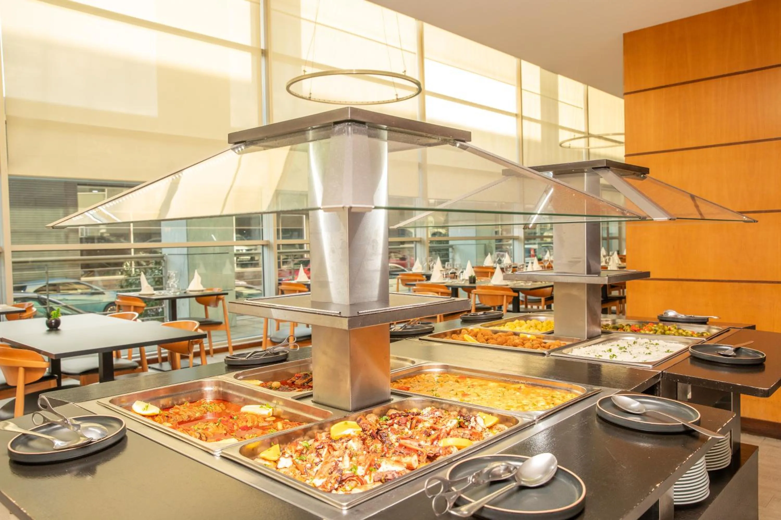 Restaurant/places to eat in VIP Executive Azores Hotel