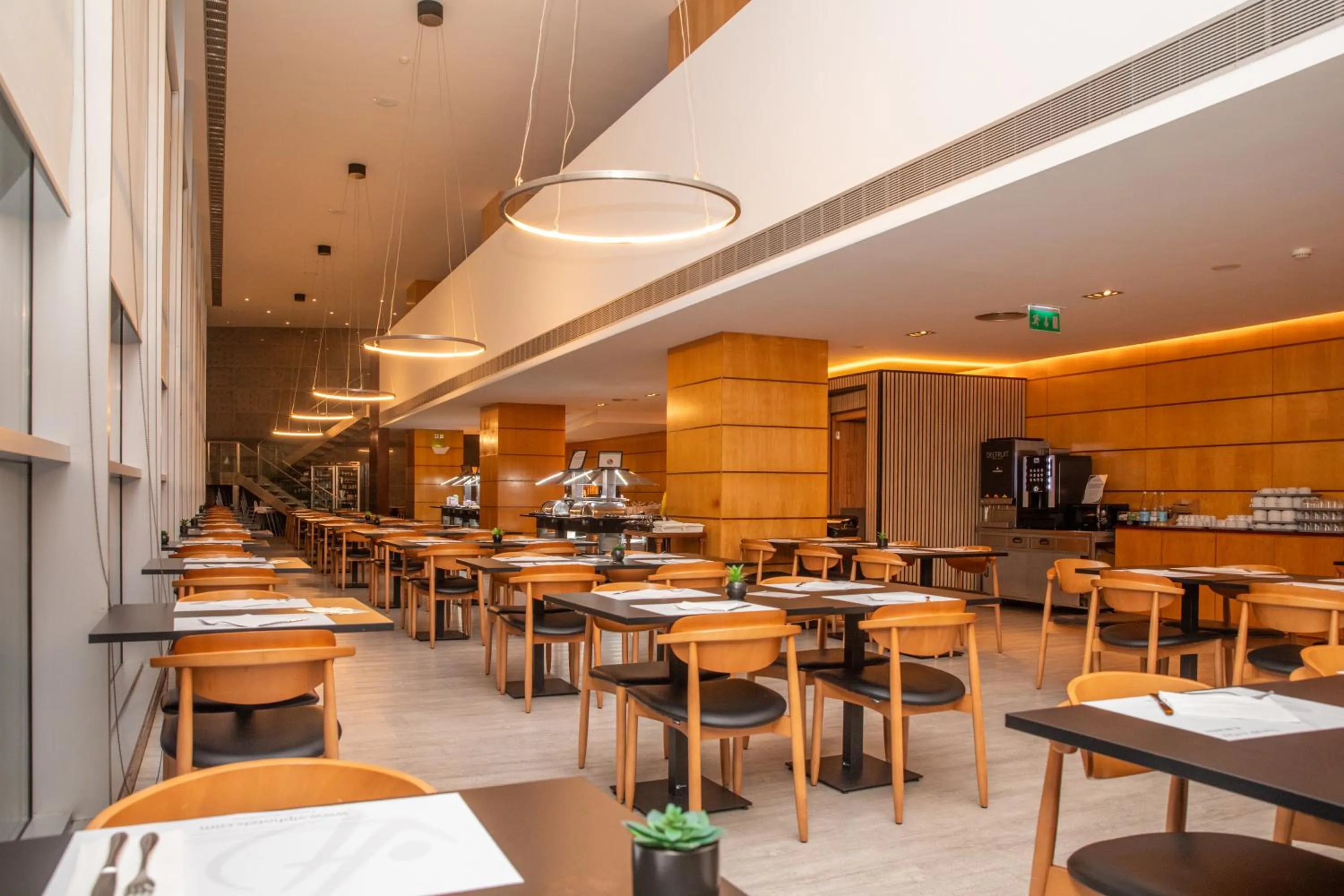 Restaurant/places to eat in VIP Executive Azores Hotel