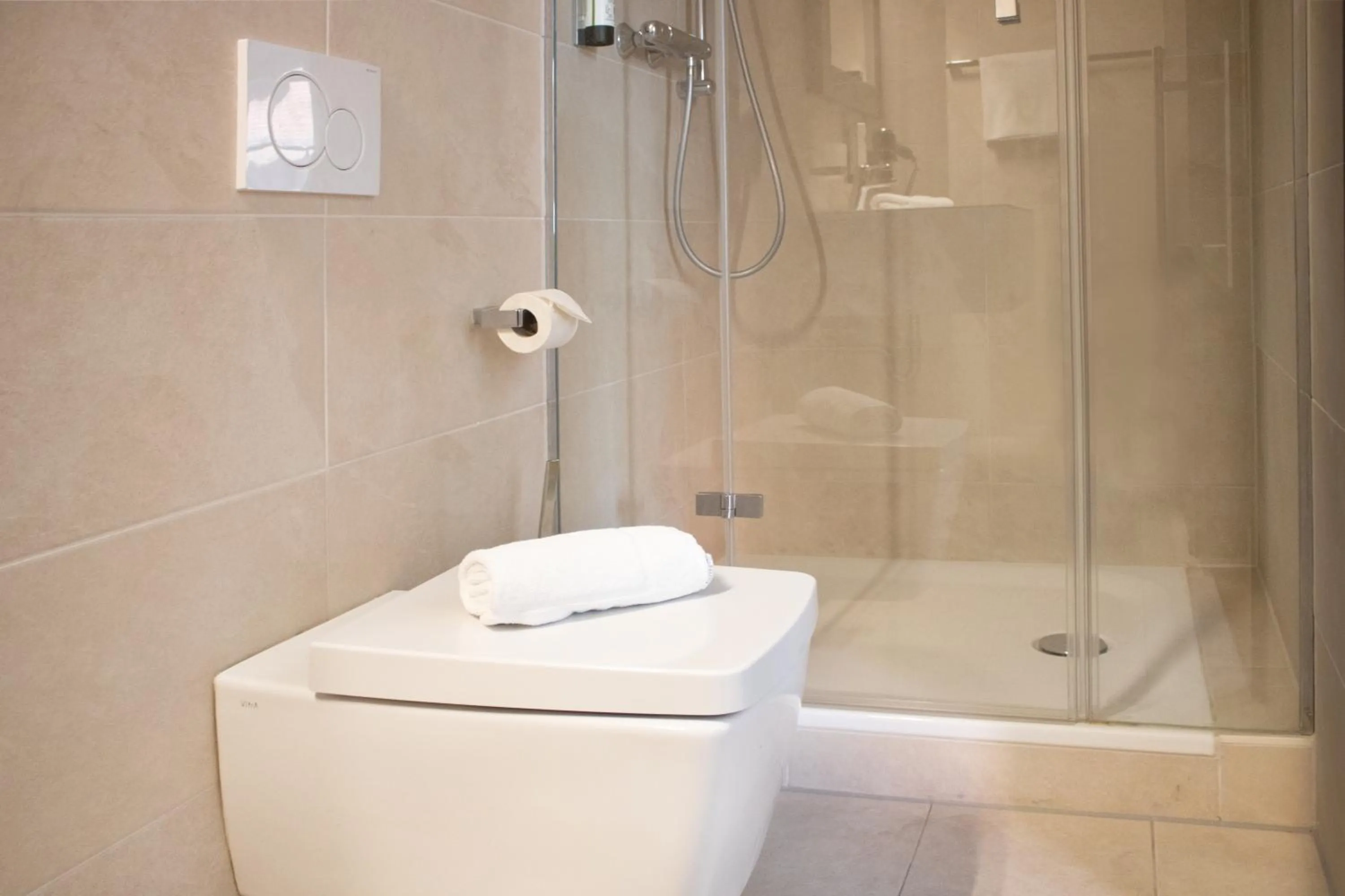 Bathroom in MO Hotel by WMM Hotels
