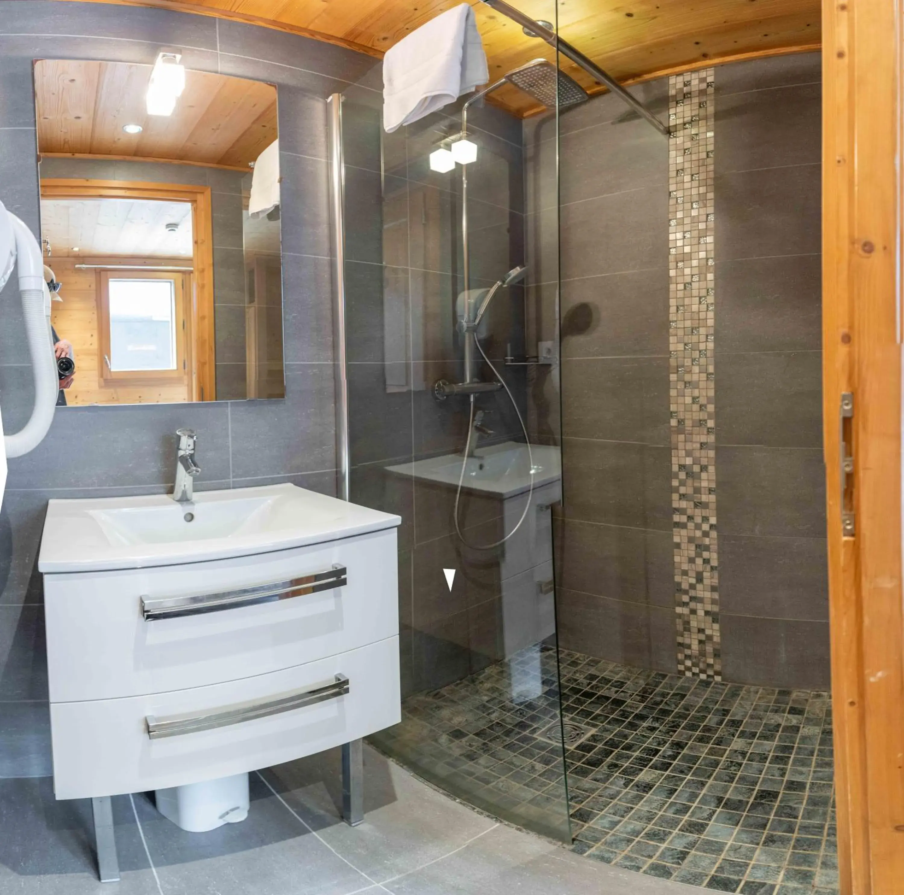 Four-Bedroom Chalet in Les Chalets d'Adelphine & SPA Four-Bedroom Chalet in Les Chalets d'Adelphine & SPA