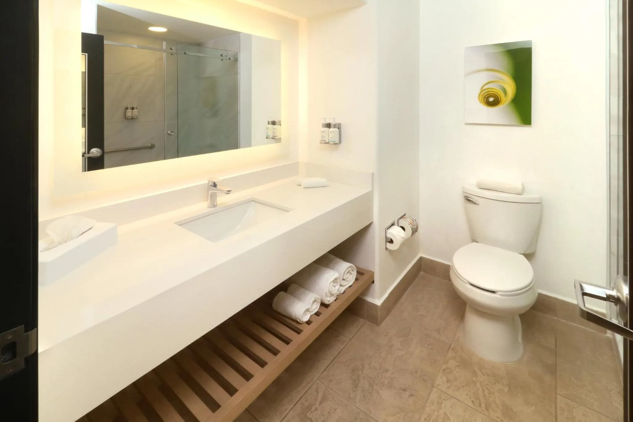 Photo of the whole room in Holiday Inn Tijuana Zona Rio by IHG