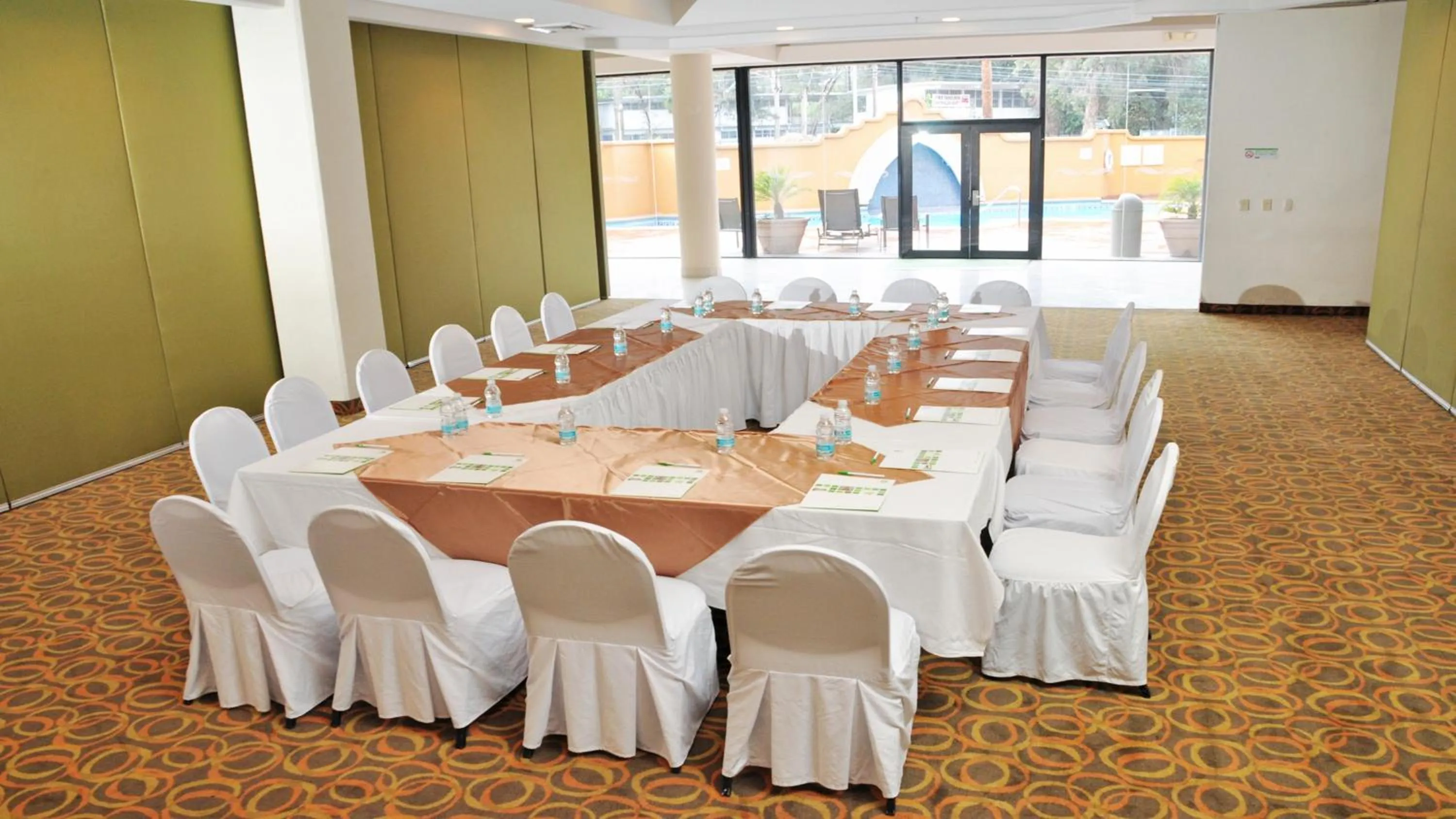 Meeting/conference room in Holiday Inn Tijuana Zona Rio by IHG