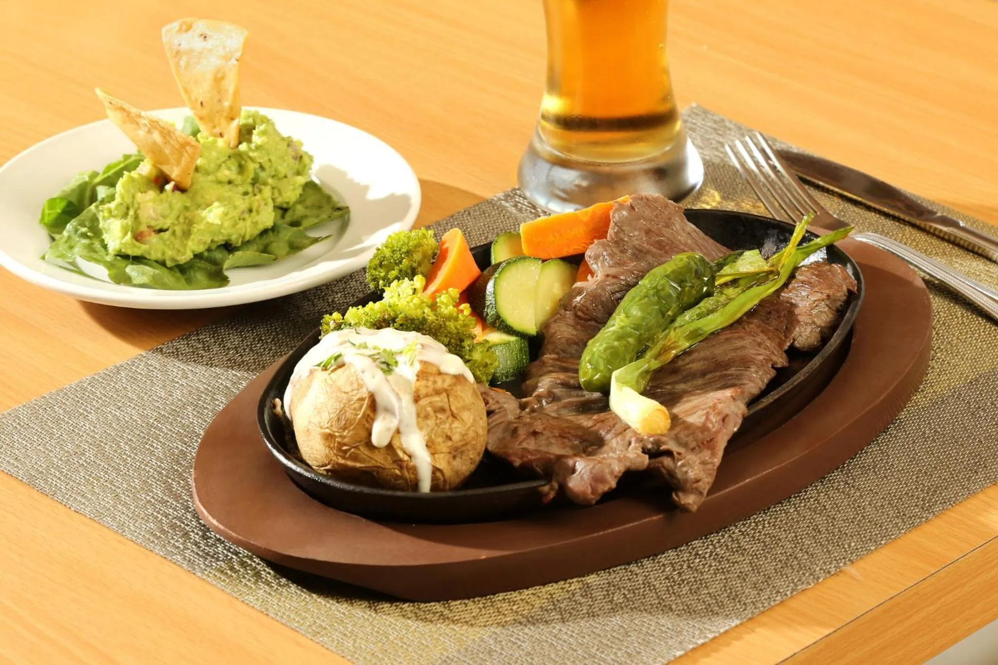 Restaurant/places to eat in Holiday Inn Tijuana Zona Rio by IHG