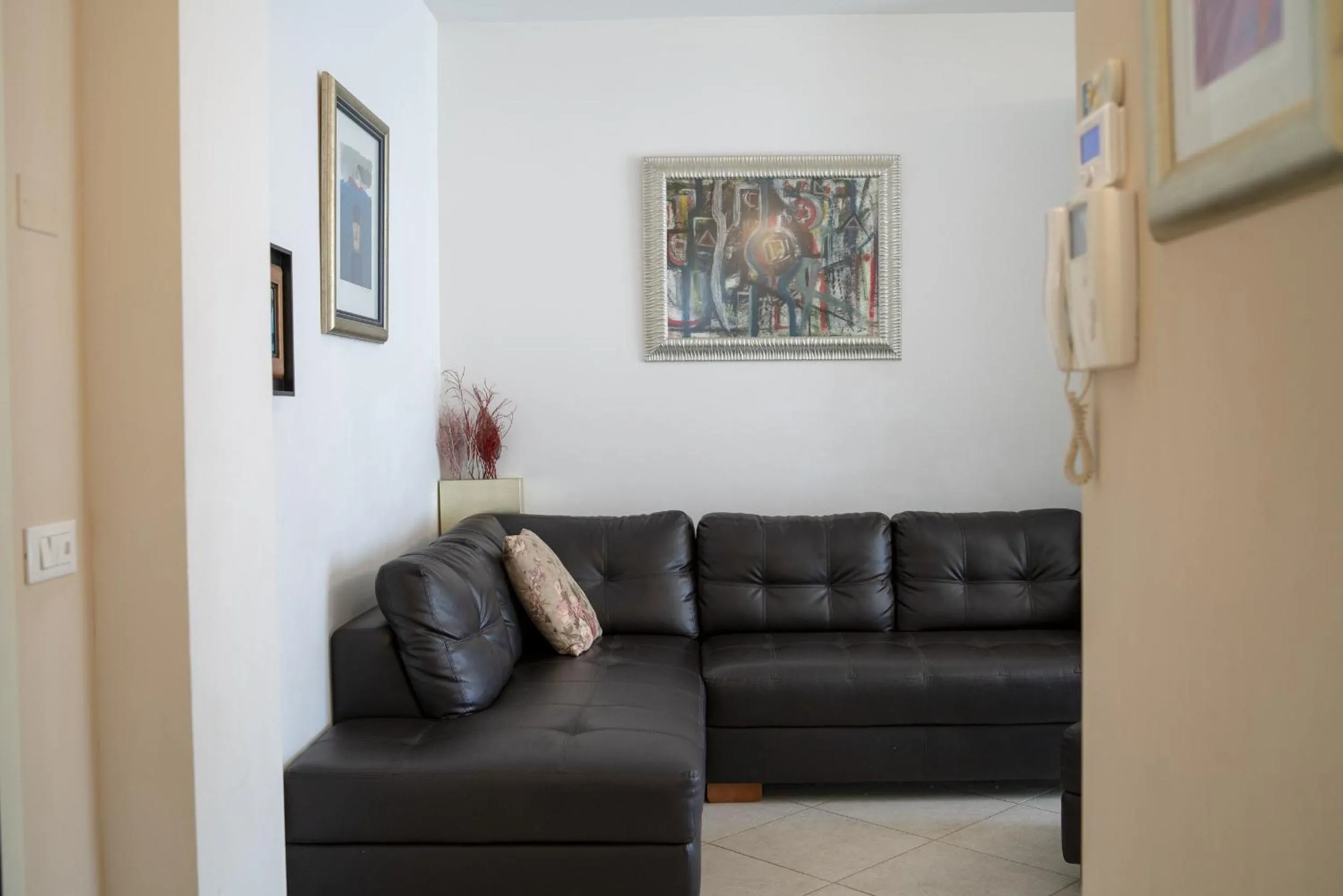 GuestHost - Fellini Family Flat