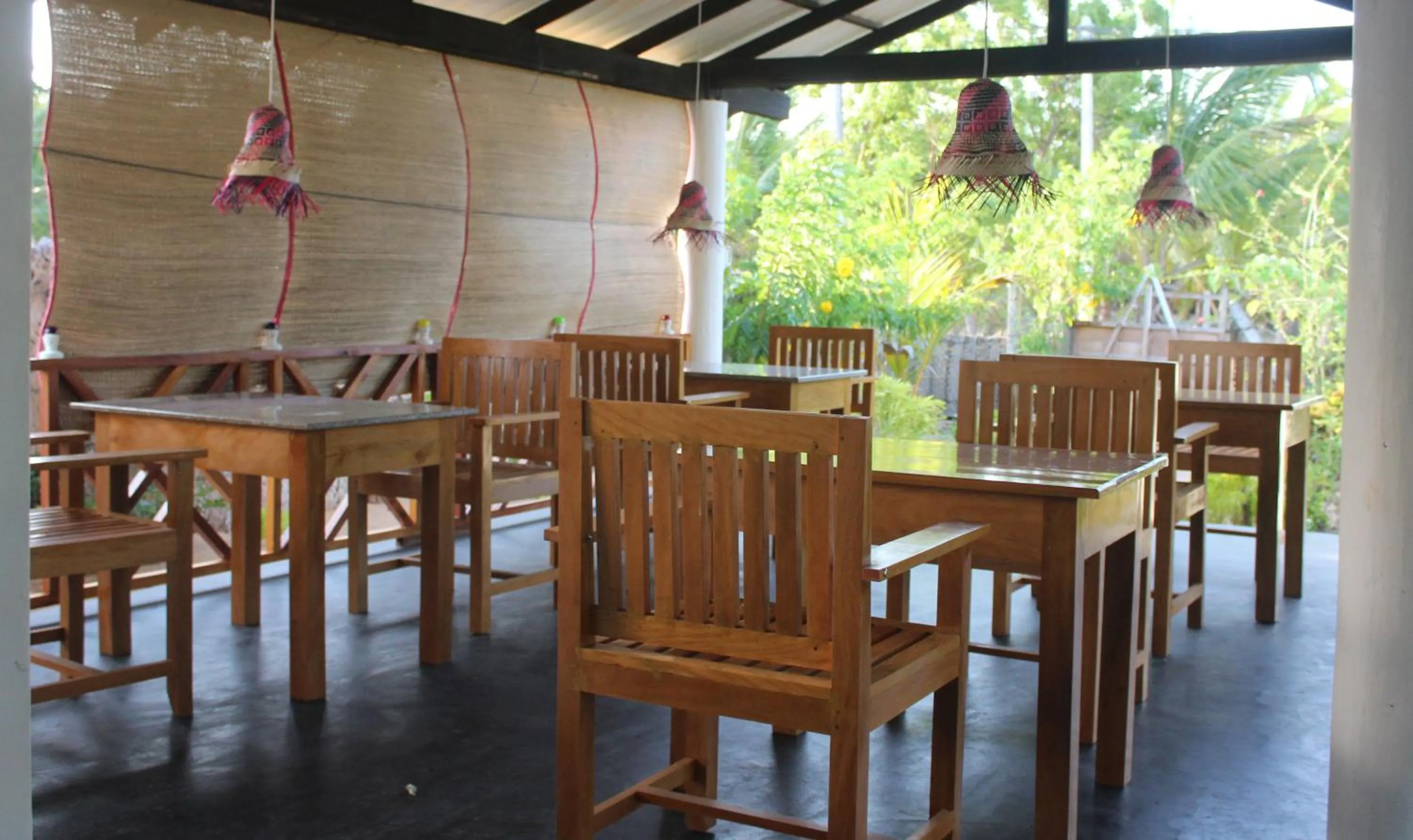 Restaurant/places to eat in De Perla Resort