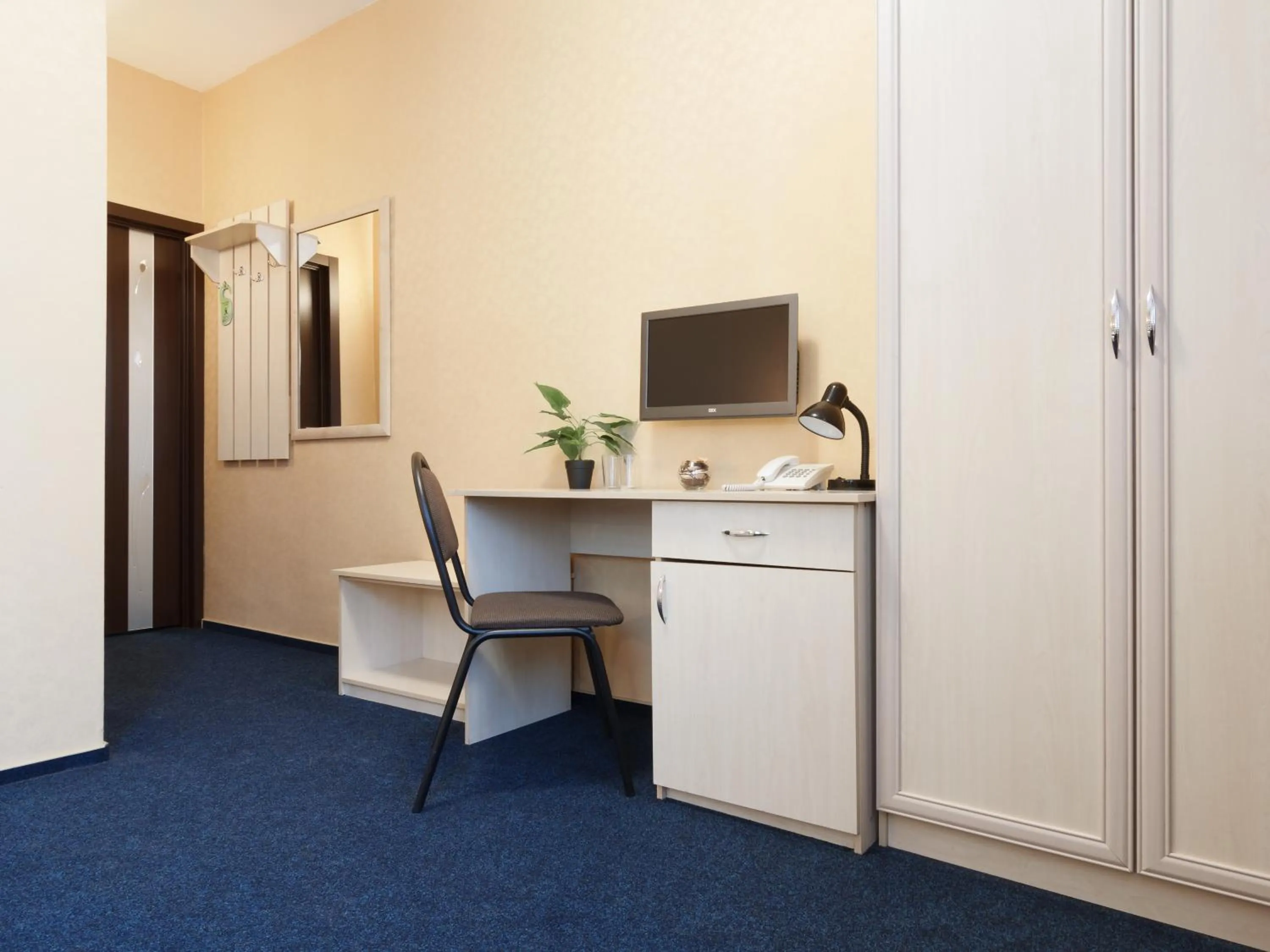 Photo of the whole room in Asotel