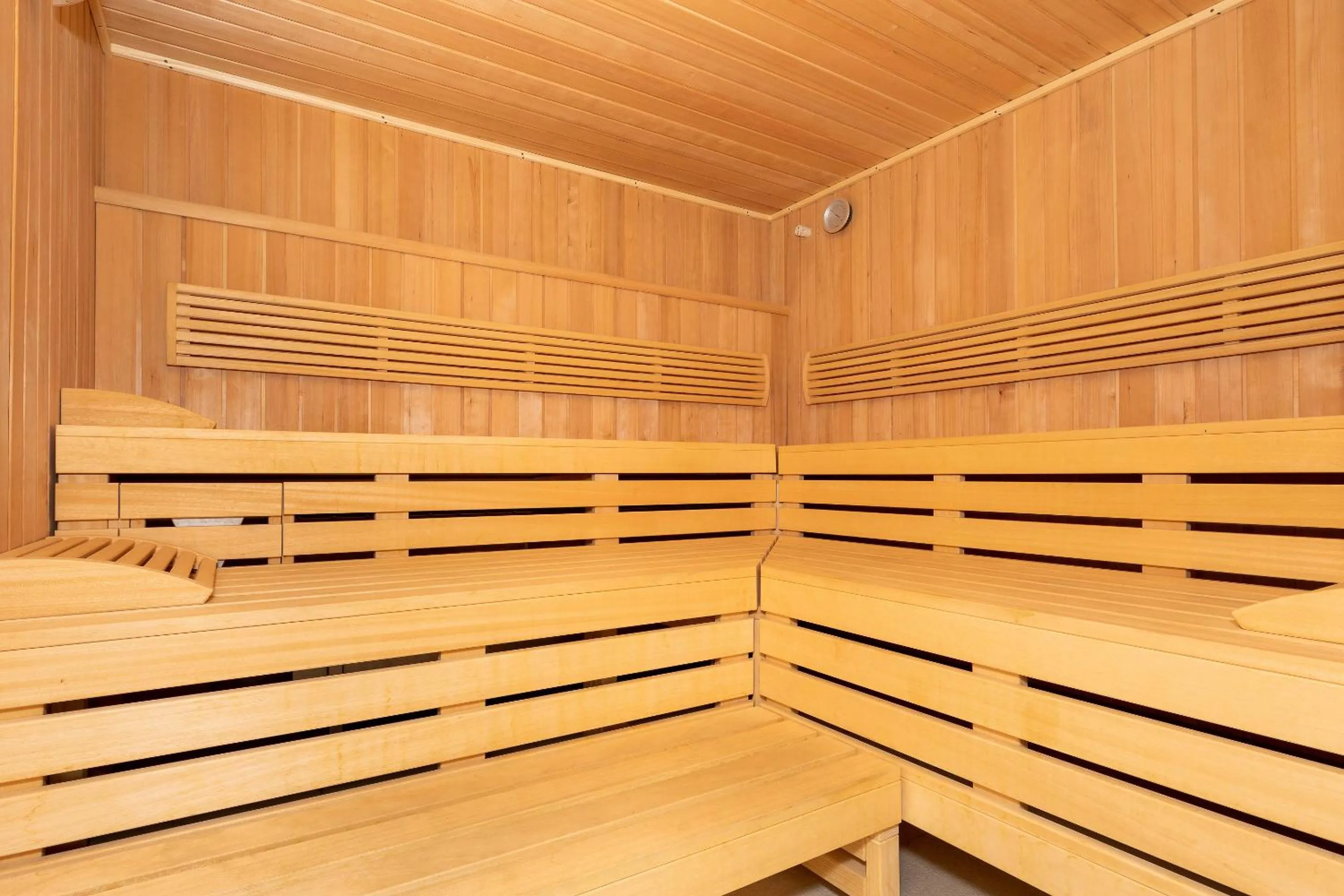 Property building in Apartamenty Polanki Park BASEN, SAUNA & SIŁOWNIA by Noclegi Renters