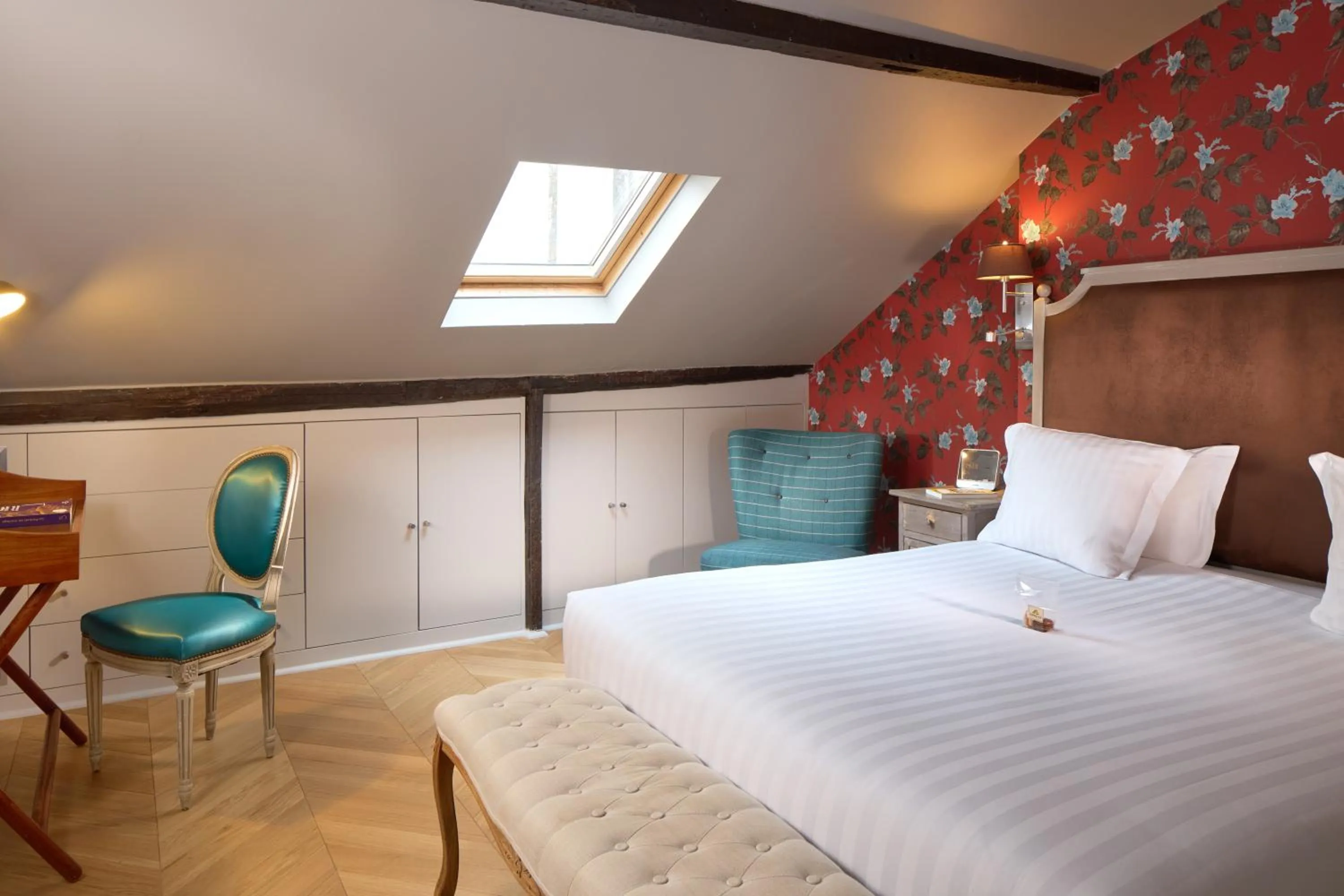 Bed in Le Robinet d'Or Paris Canal Saint Martin