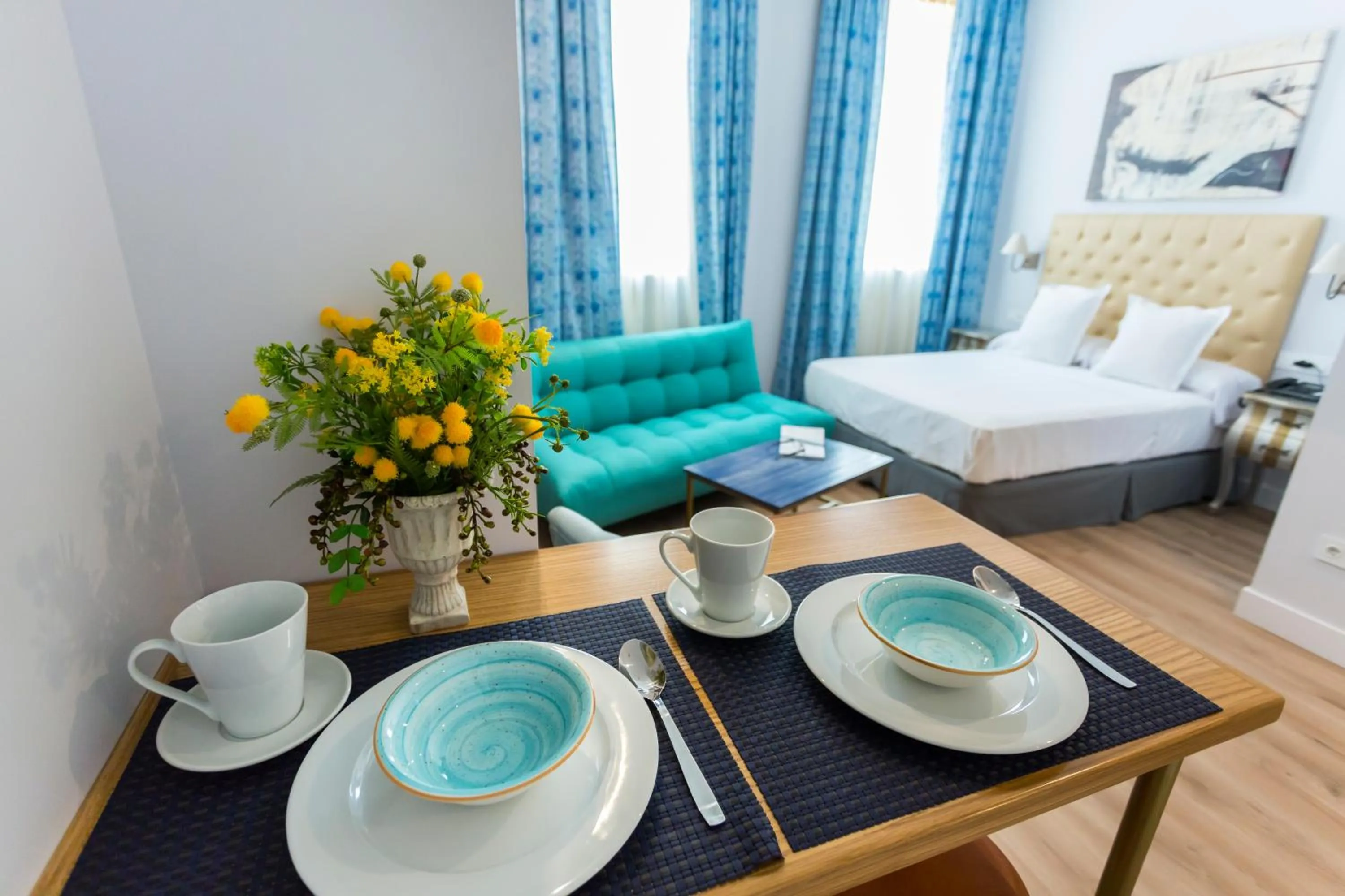 Dining area, Bed in Casa de la Merced Suites