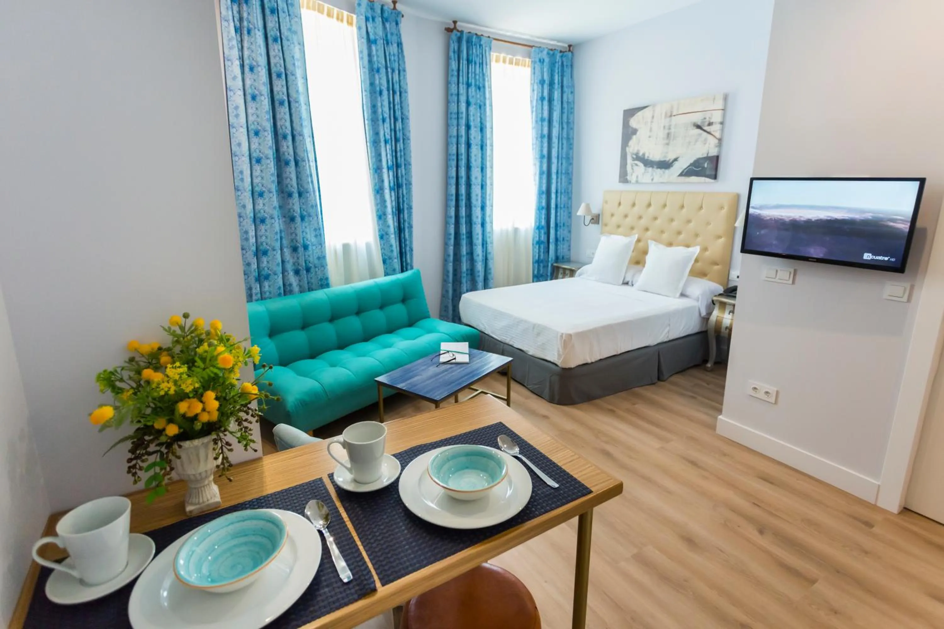 Living room, Bed in Casa de la Merced Suites